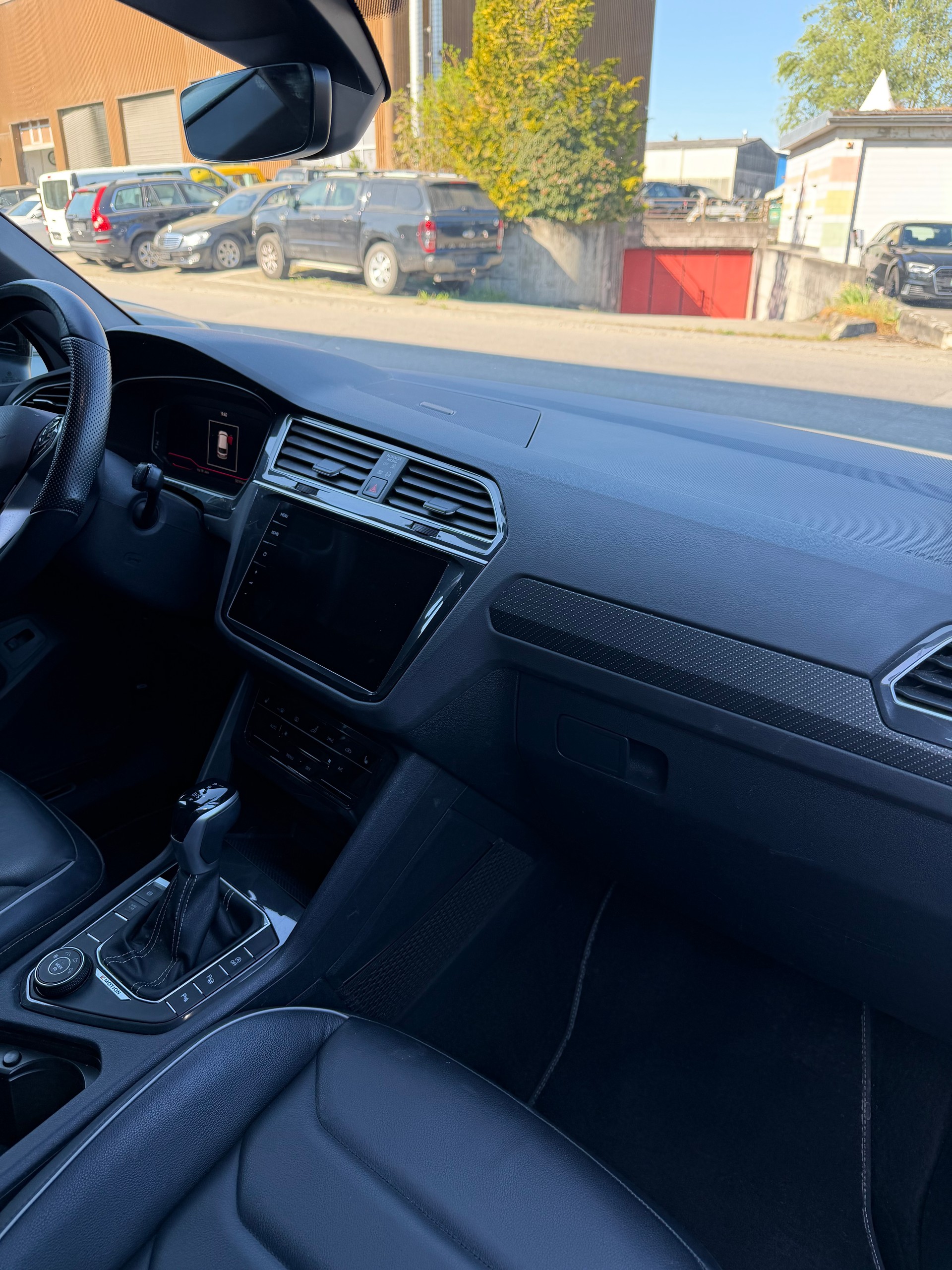VW Tiguan 2.0 TDI SCR R-Line 4Motion DSG-image-12