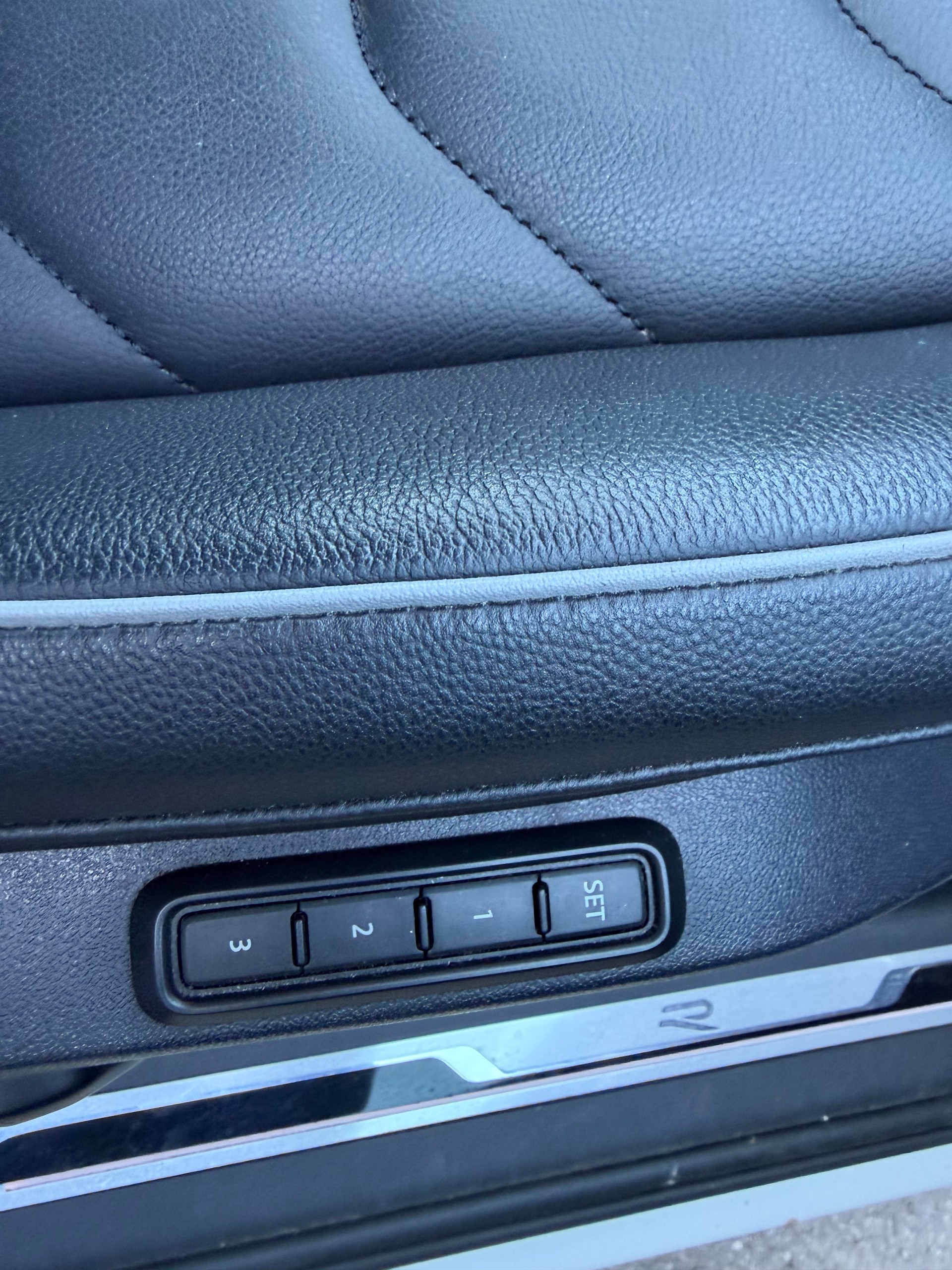 VW Tiguan 2.0 TDI SCR R-Line 4Motion DSG-image-11