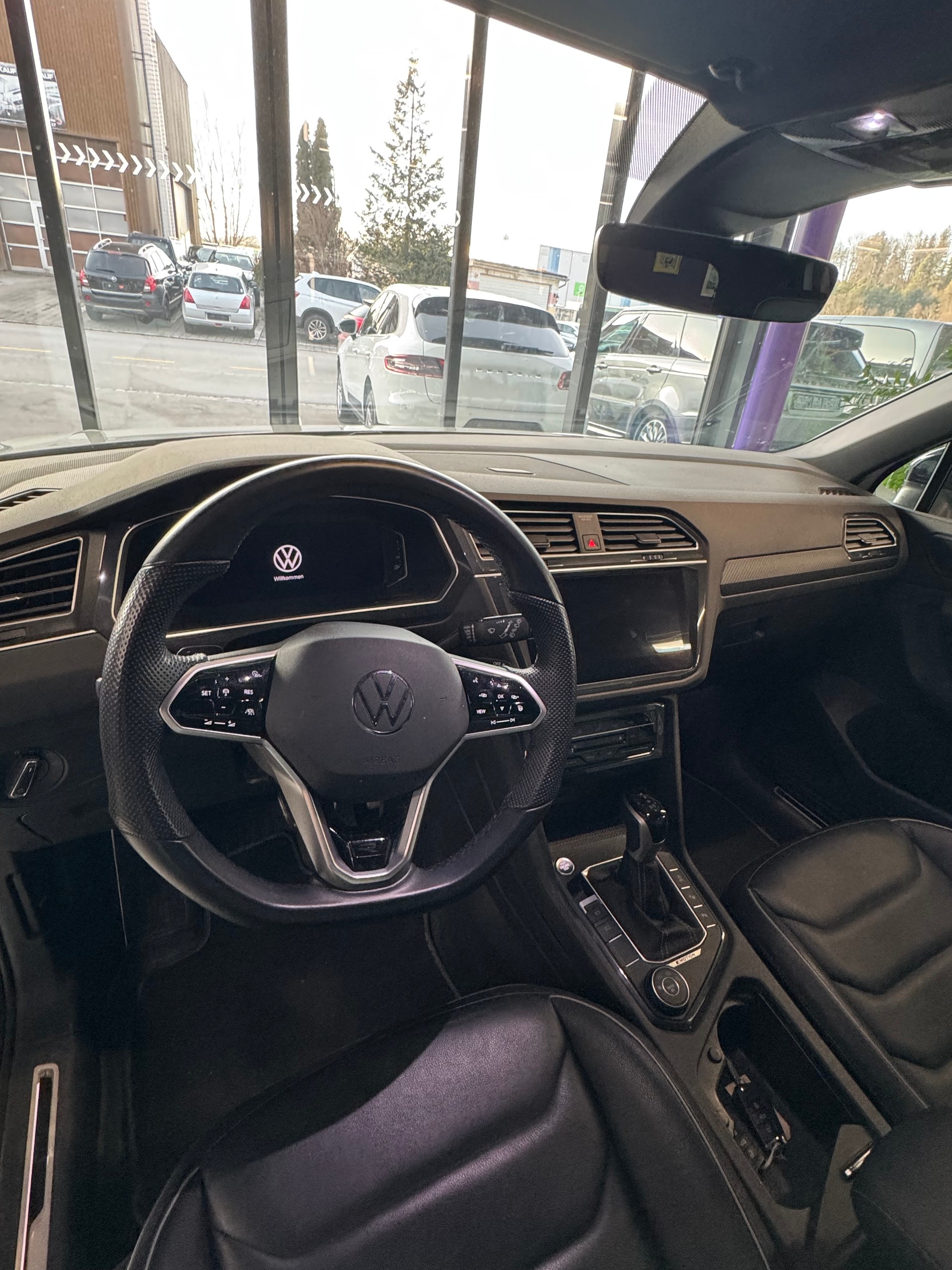 VW Tiguan 2.0 TDI SCR R-Line 4Motion DSG-image-5