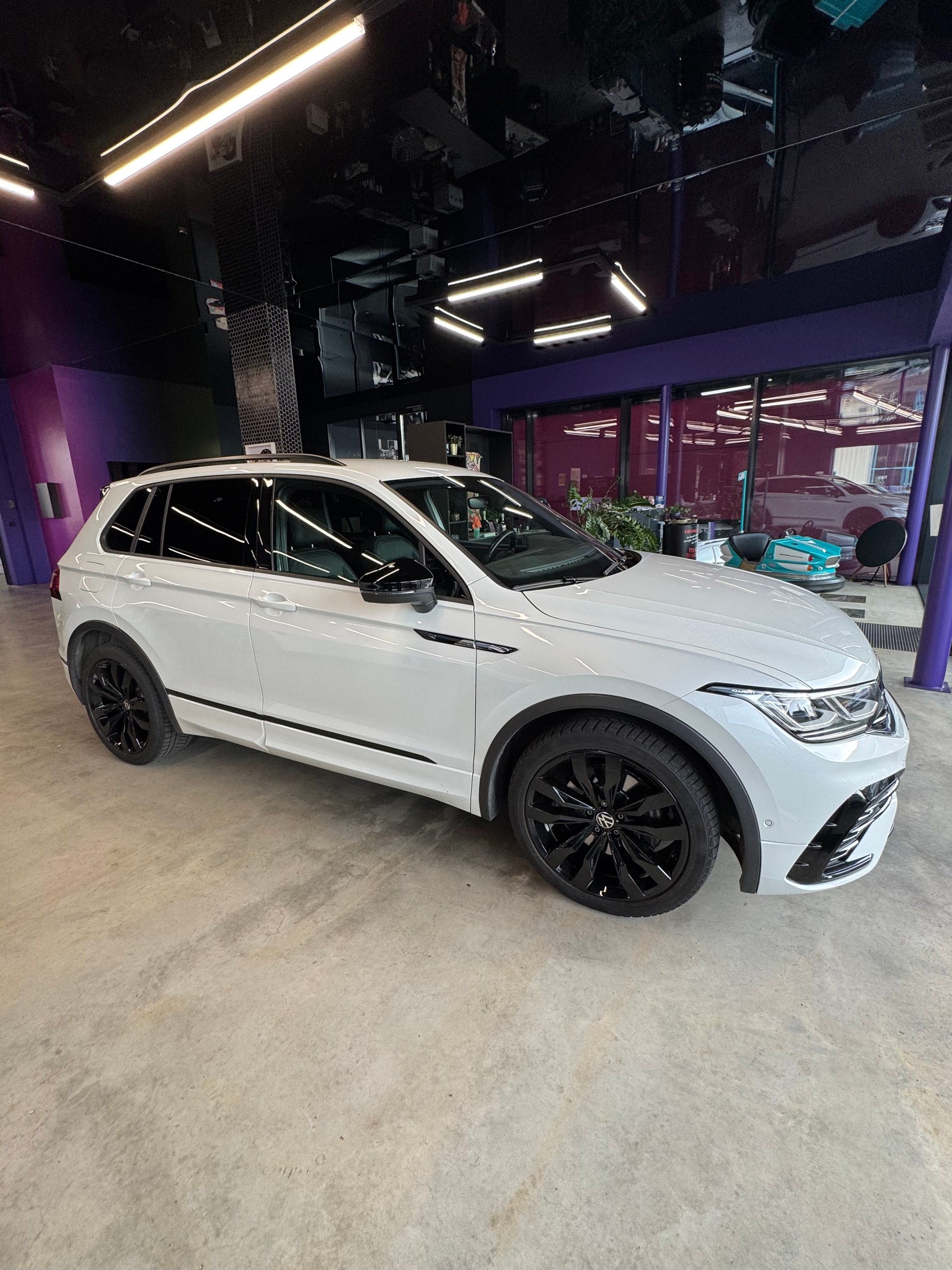 VW Tiguan 2.0 TDI SCR R-Line 4Motion DSG-image-4