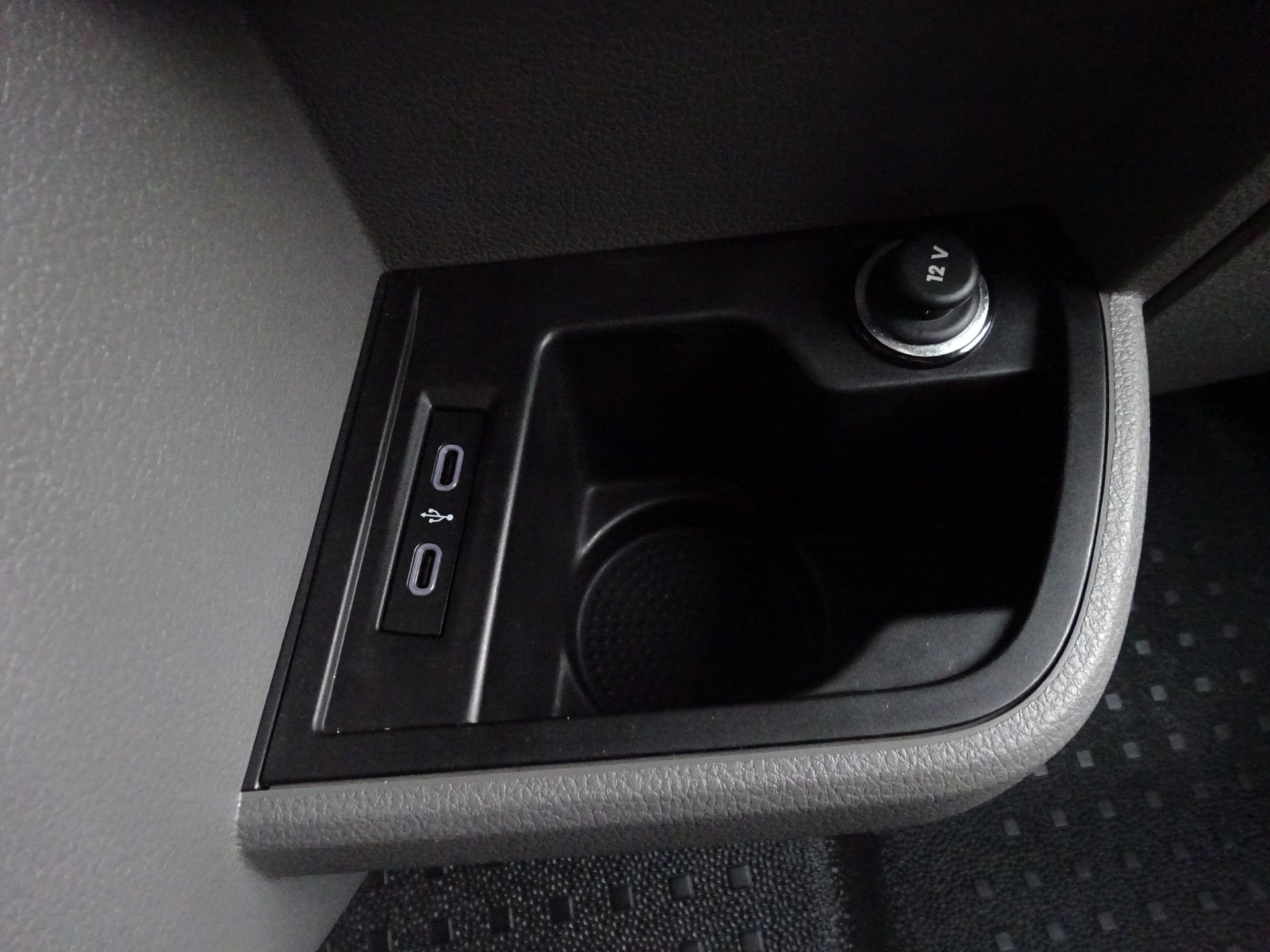VW T6.1 2.0 TDI 4Motion-image-17