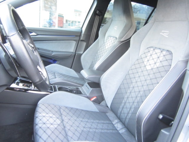 VW Golf VIII 2.0 TSI R-Line DSG 4motion-image-6