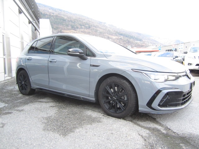 VW Golf VIII 2.0 TSI R-Line DSG 4motion-image-3