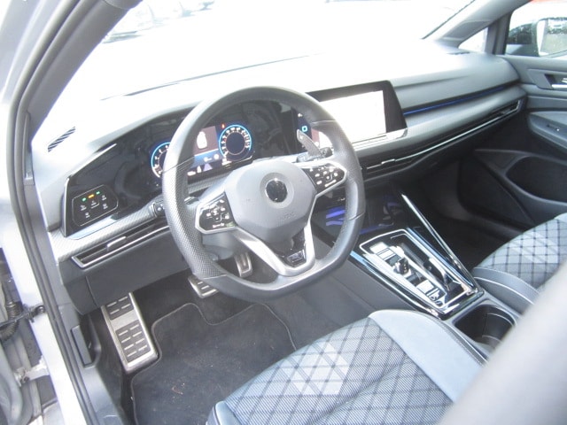 VW Golf VIII 2.0 TSI R-Line DSG 4motion-image-5