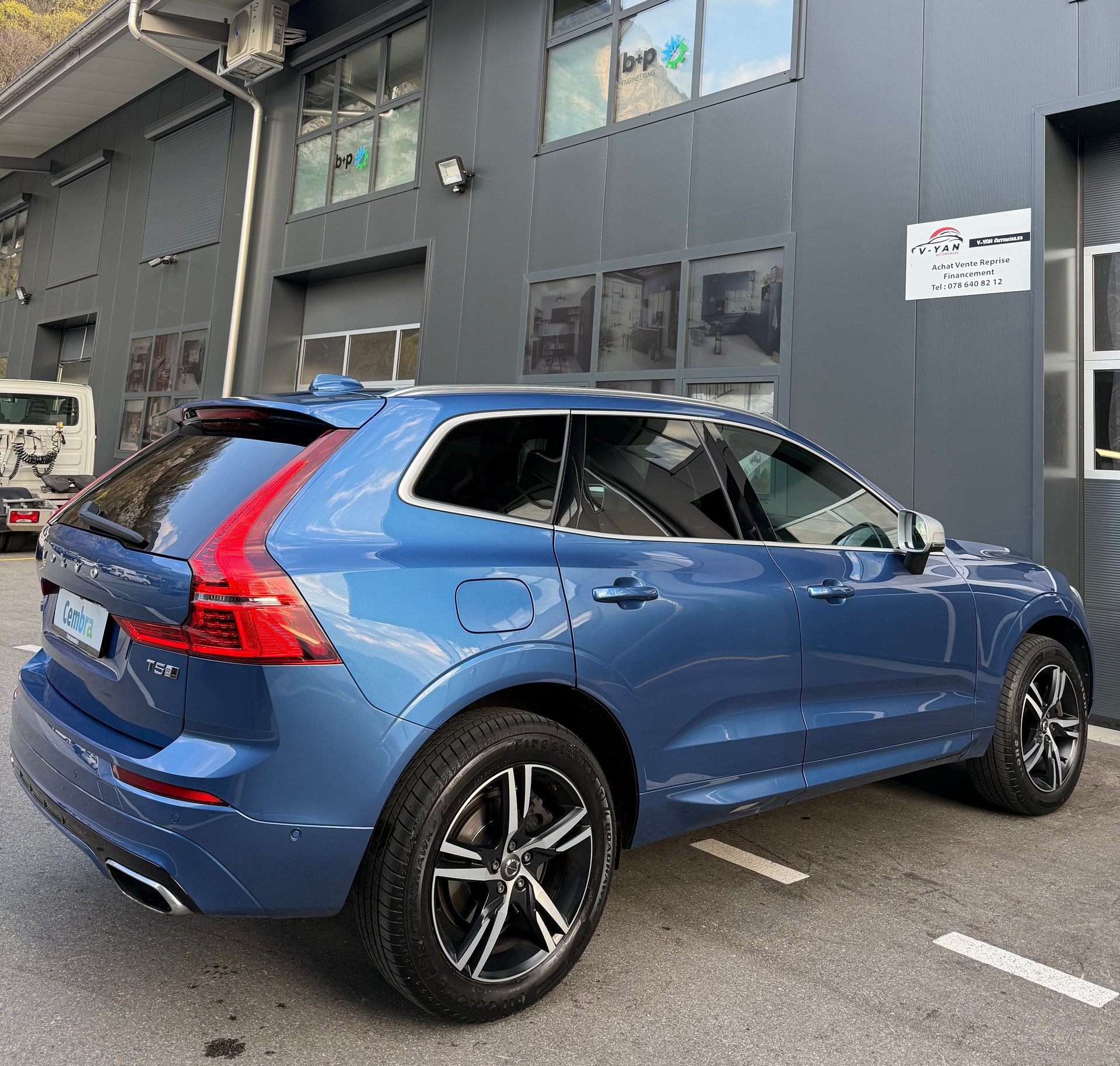 VOLVO XC60 T5 AWD R-Design Geartronic-image-5