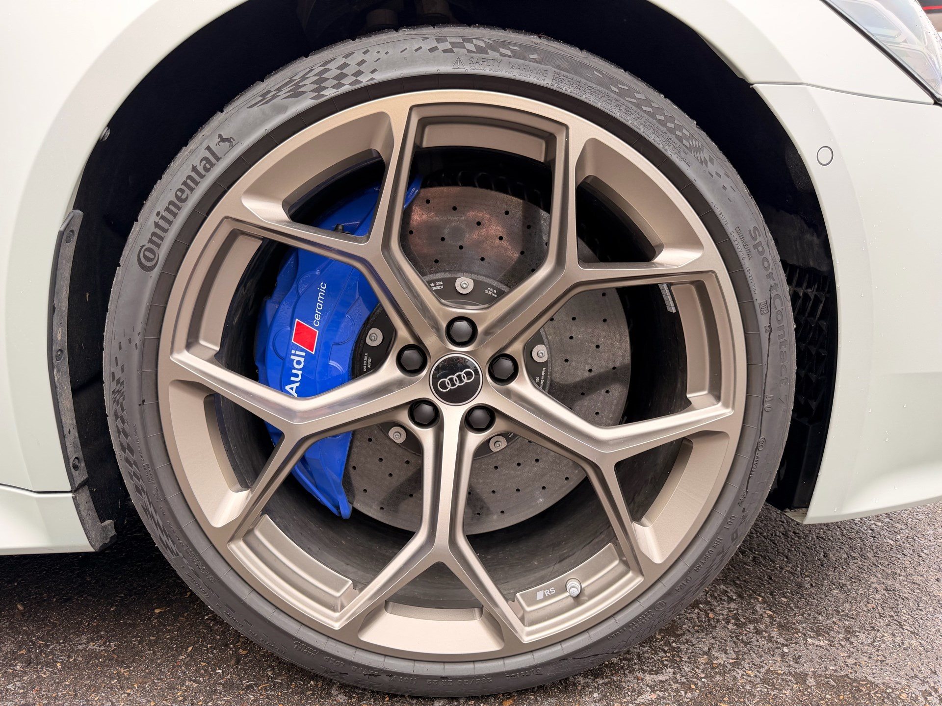 AUDI RS6 AVANT 4.0 TFSI QUATTRO PERFORMANCE *** UNIKAT IN WEISS MATT & KERAMIK BREMSEN ***-image-6