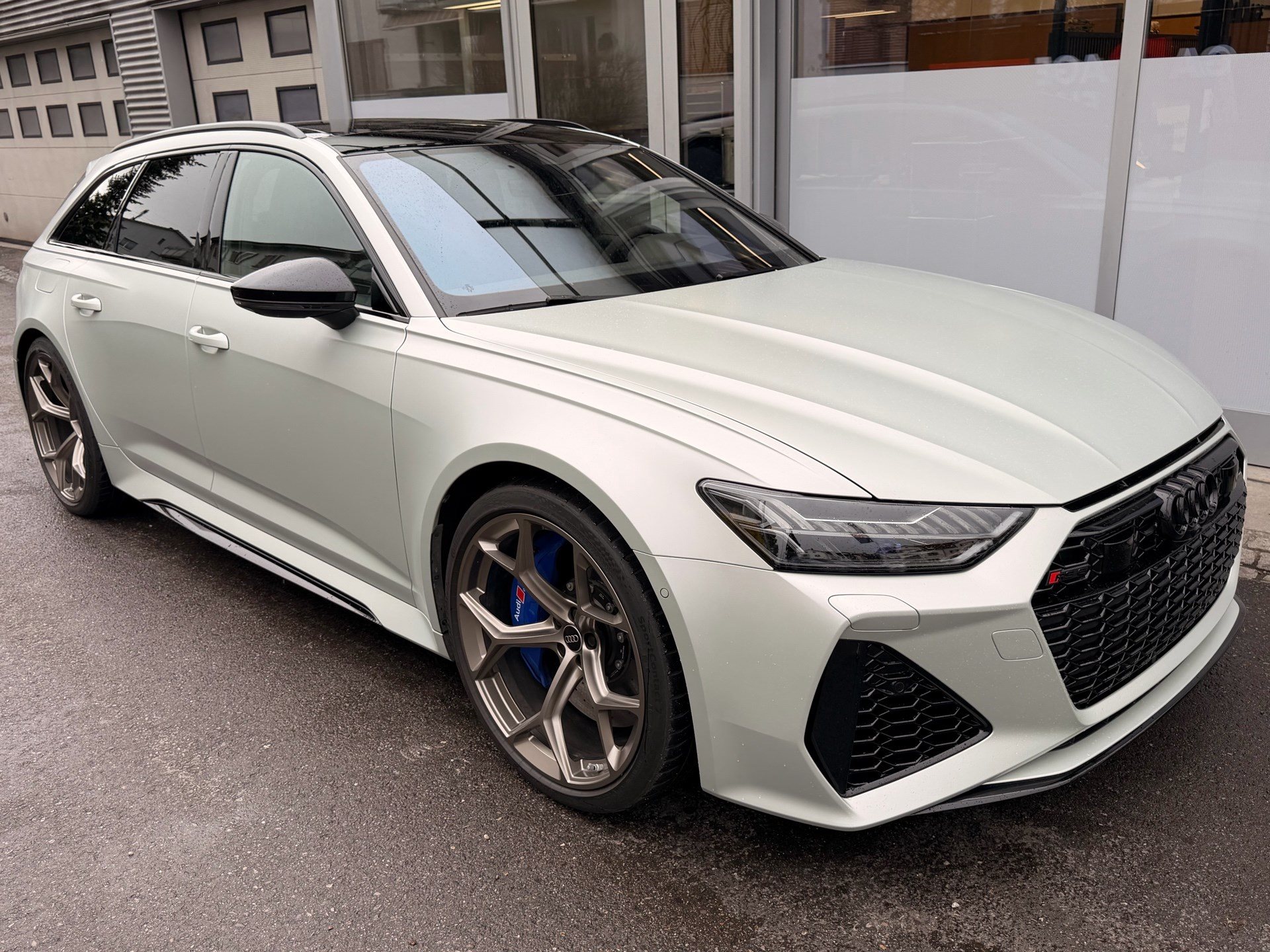 AUDI RS6 AVANT 4.0 TFSI QUATTRO PERFORMANCE *** UNIKAT IN WEISS MATT & KERAMIK BREMSEN ***-showroom-element-2
