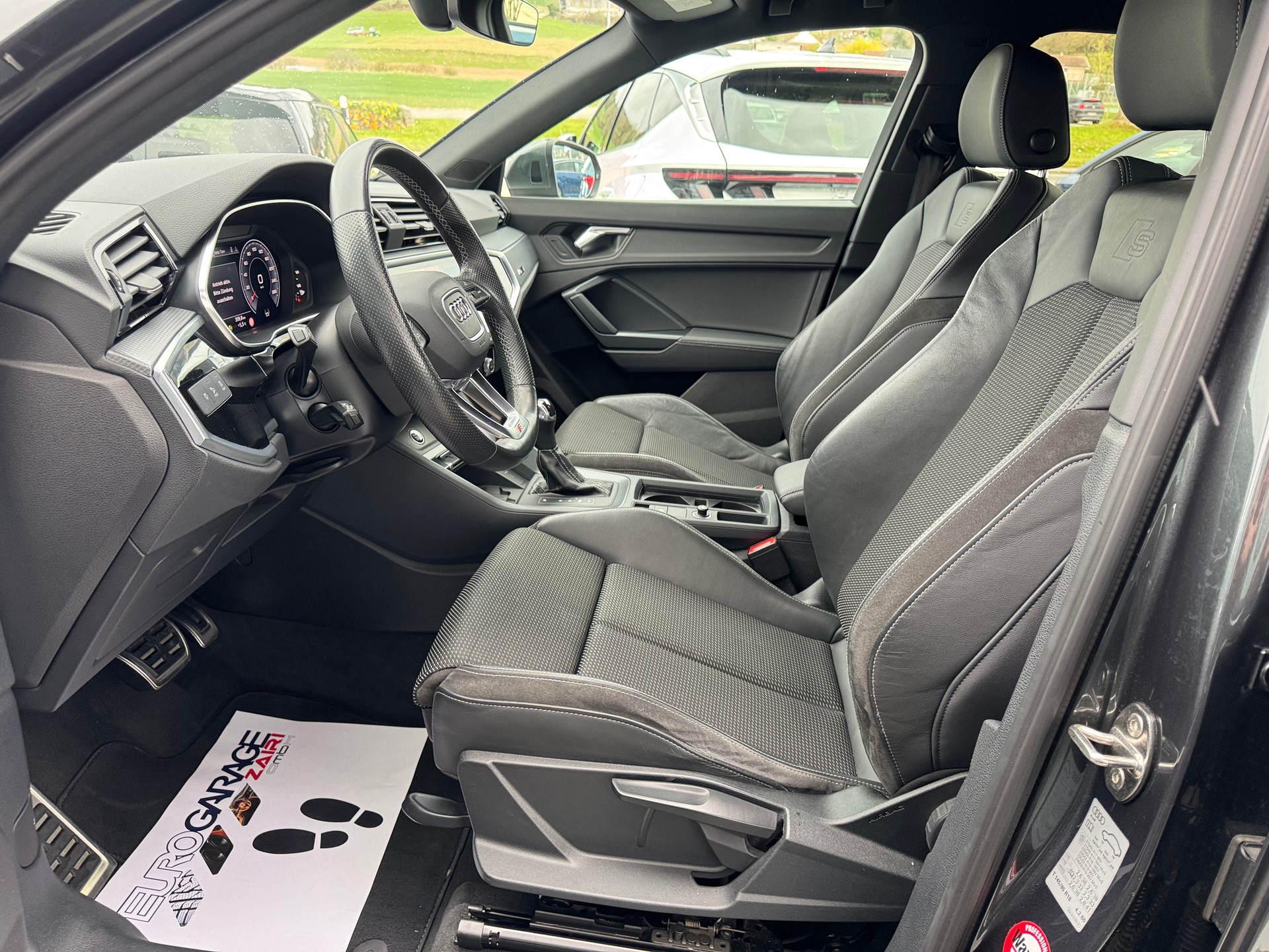 AUDI Q3 35 TFSI S line Attraction S-tronic-showroom-element-1