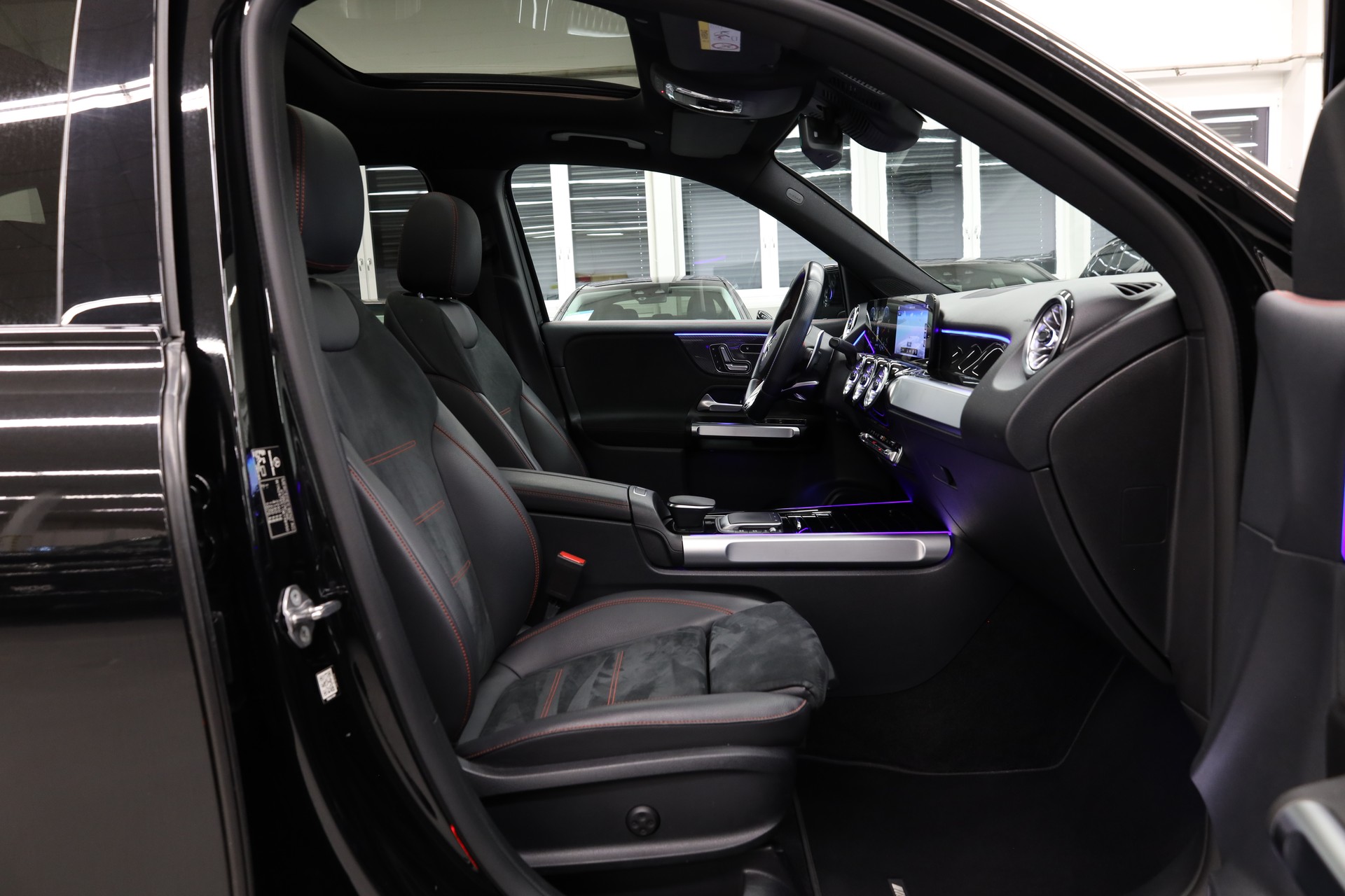 MERCEDES-BENZ GLB 35 AMG 4matic-image-16