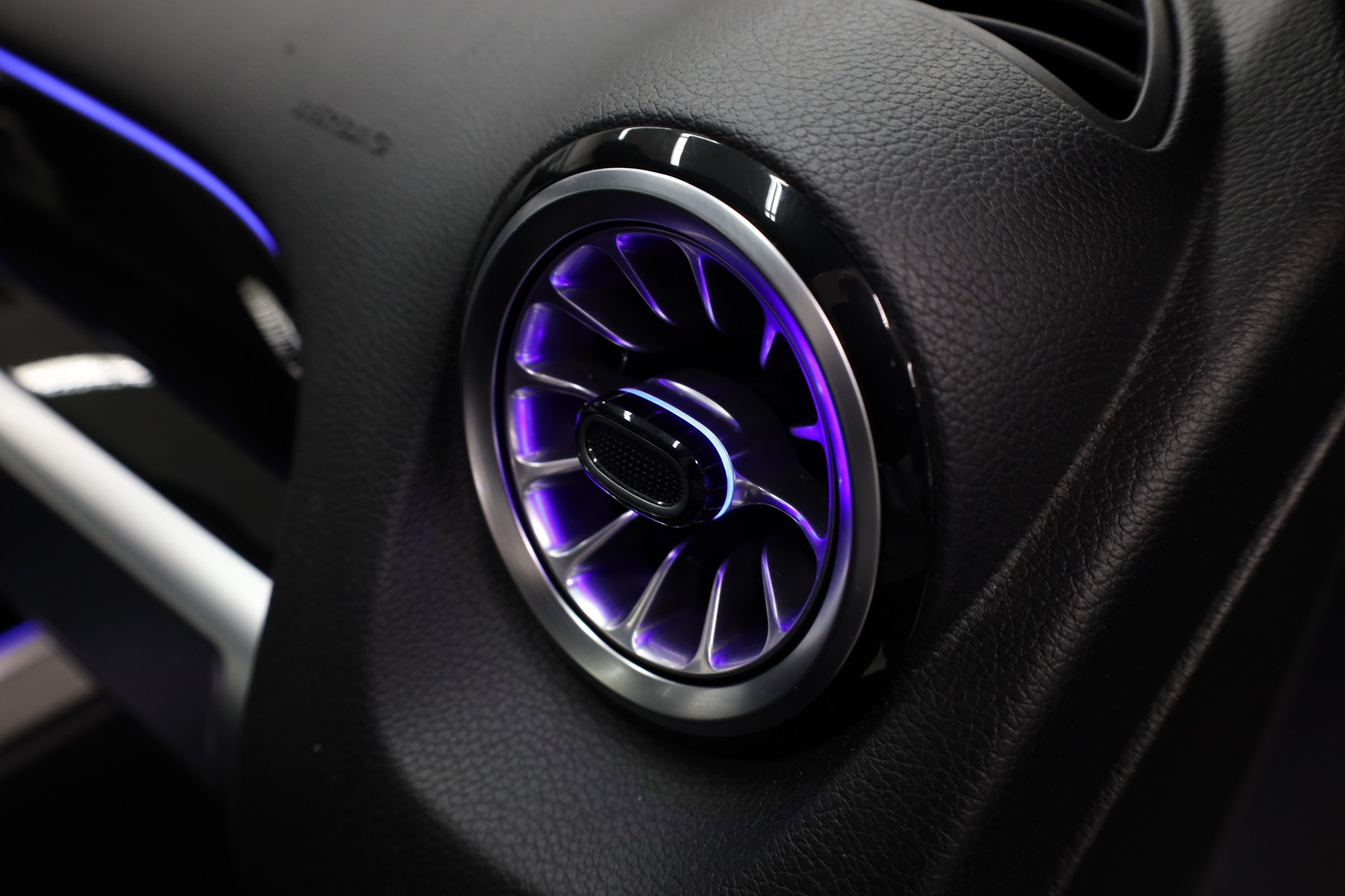 MERCEDES-BENZ GLB 35 AMG 4matic-image-24