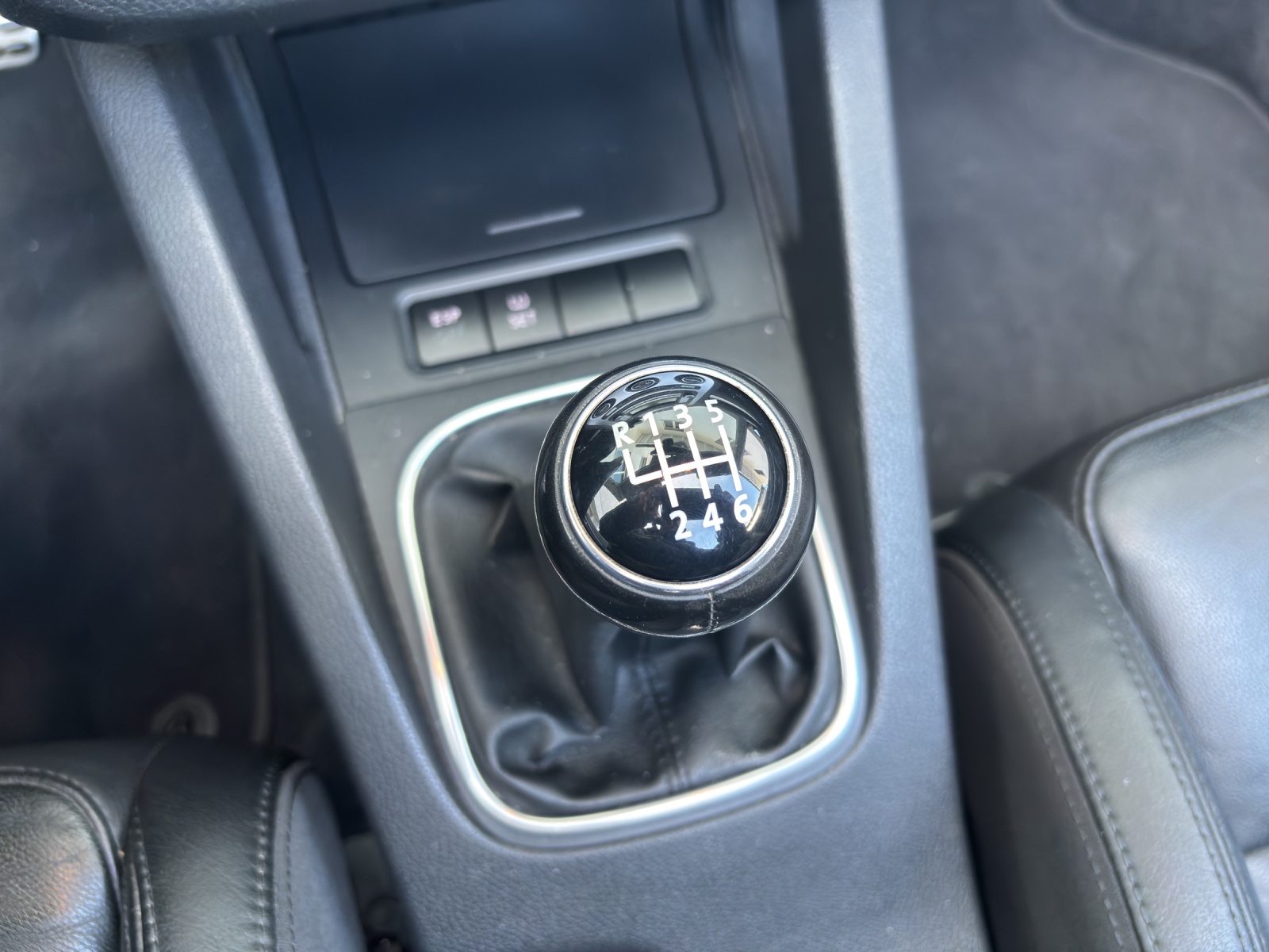 VW Eos 2.0 FSI Turbo mit Leder & Winterräder-image-17