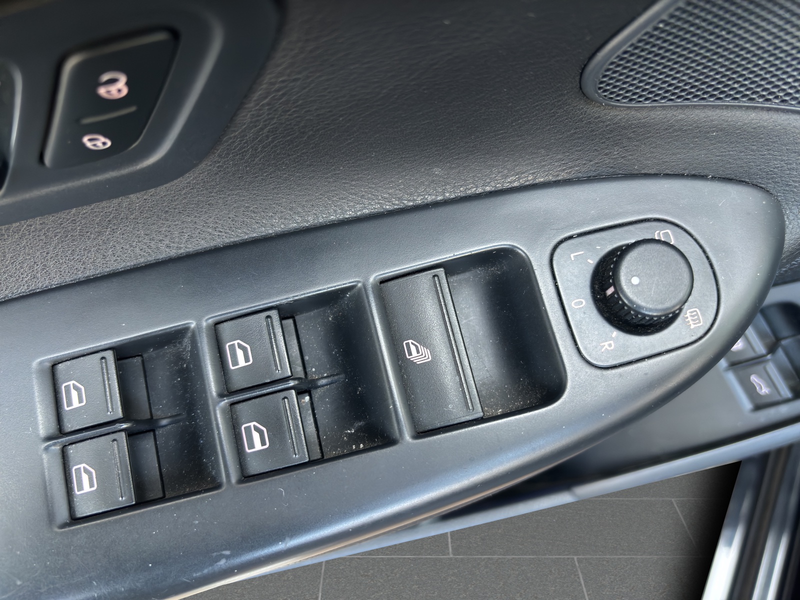VW Eos 2.0 FSI Turbo mit Leder & Winterräder-image-22