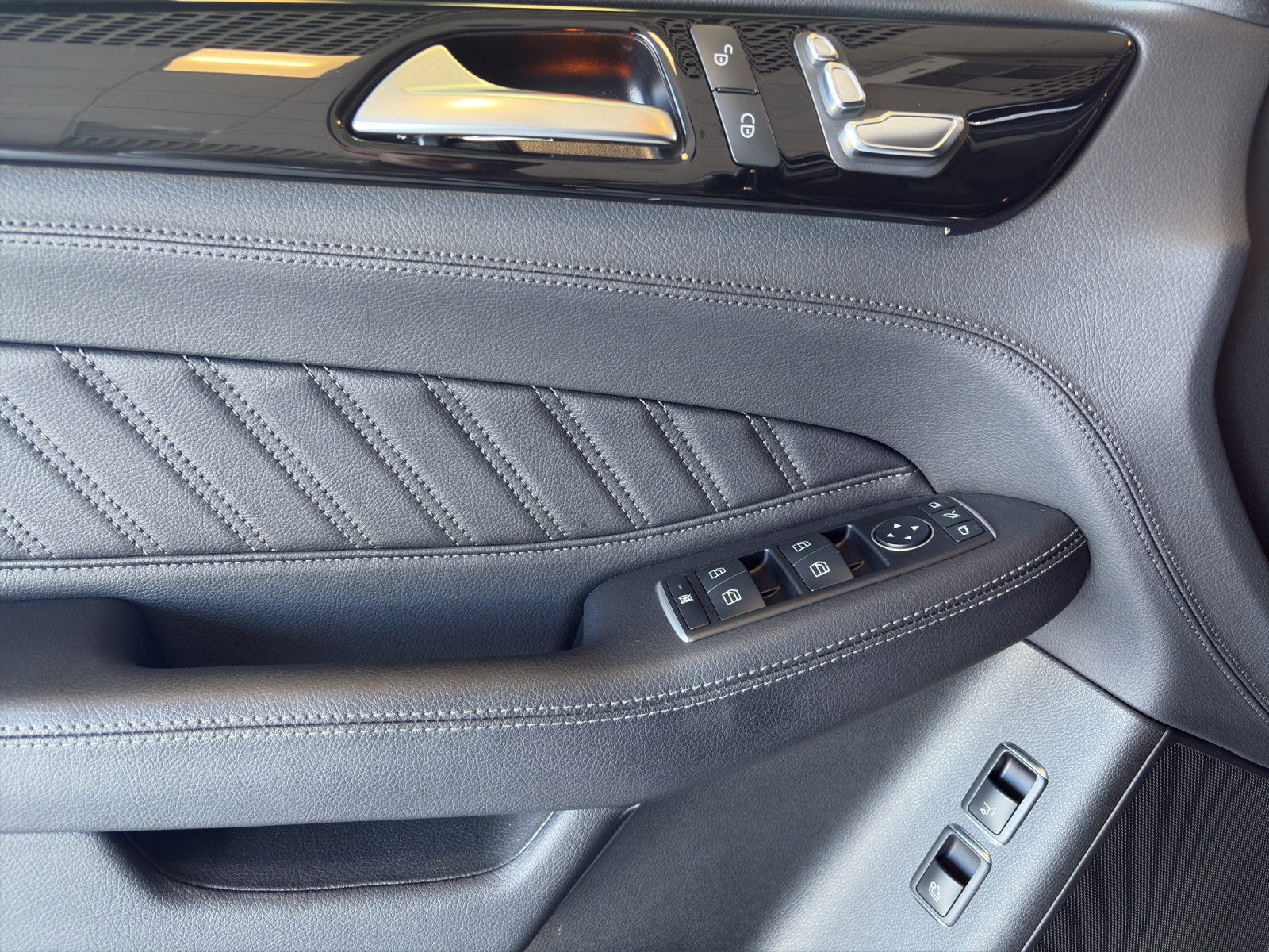 MERCEDES-BENZ GLE 250 d Executive 4M-image-7
