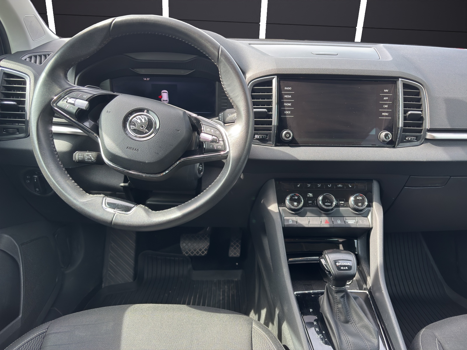 SKODA Karoq 2.0 TDI CR Ambition 4x4 DSG-image-4