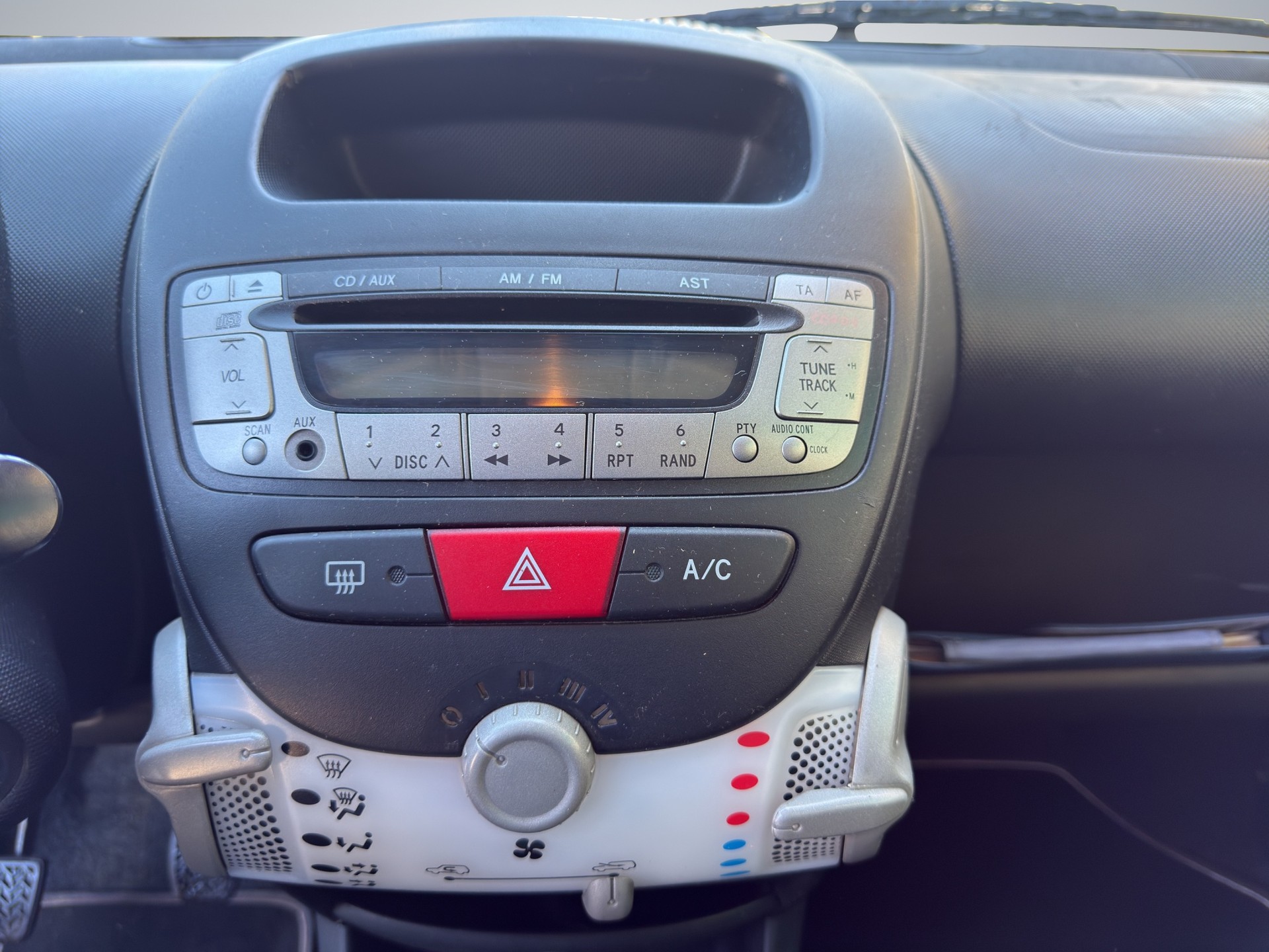 PEUGEOT 107 1.0 Style-image-12