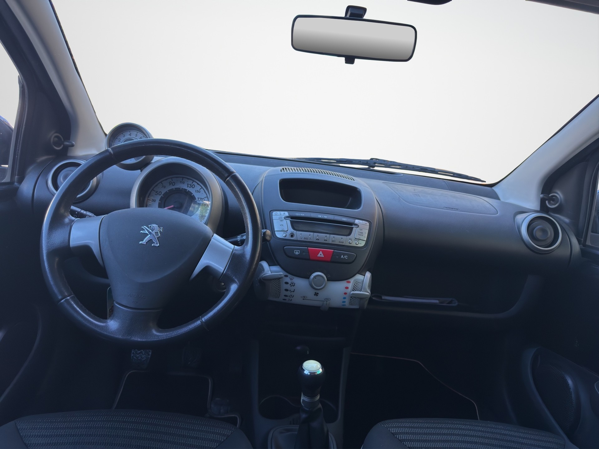 PEUGEOT 107 1.0 Style-image-10