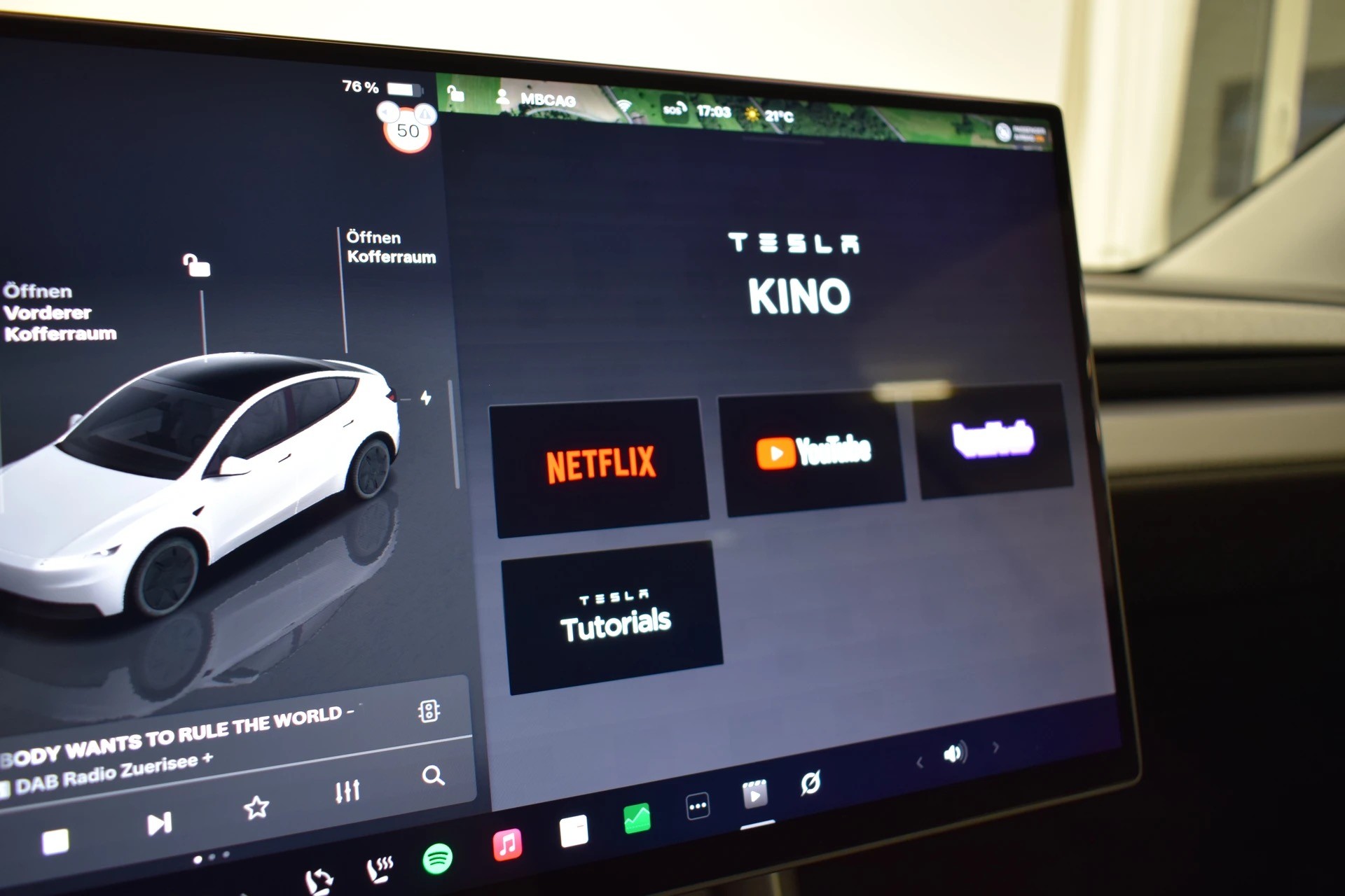 TESLA Model Y 534km WLTP, CH IVI, 2026er Facelift mit schwarzem Dachhimmel und neuem 16 Zoll Monitor-image-14