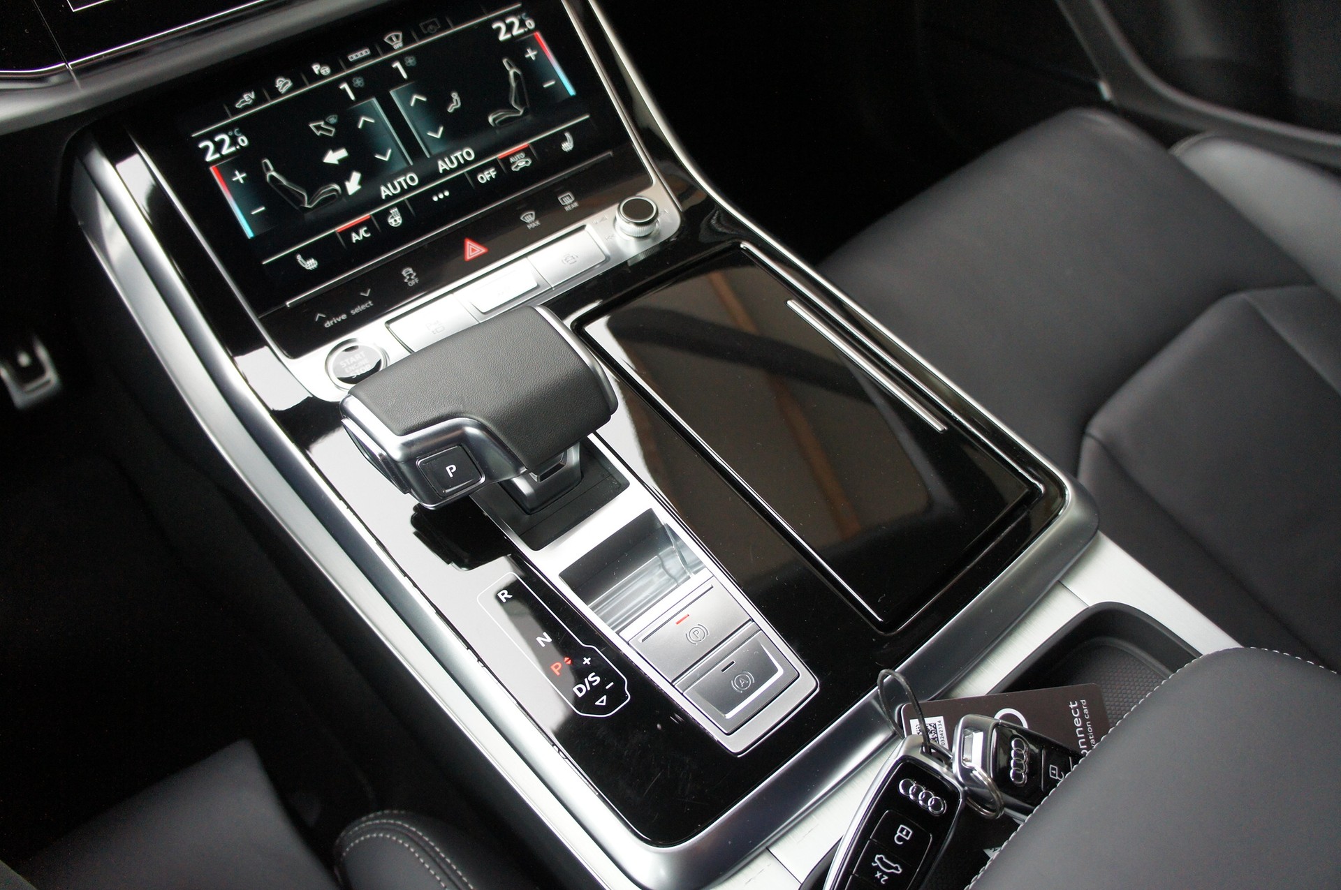 AUDI Q8 55 TFSI e quattro PHEV tiptronic-image-18