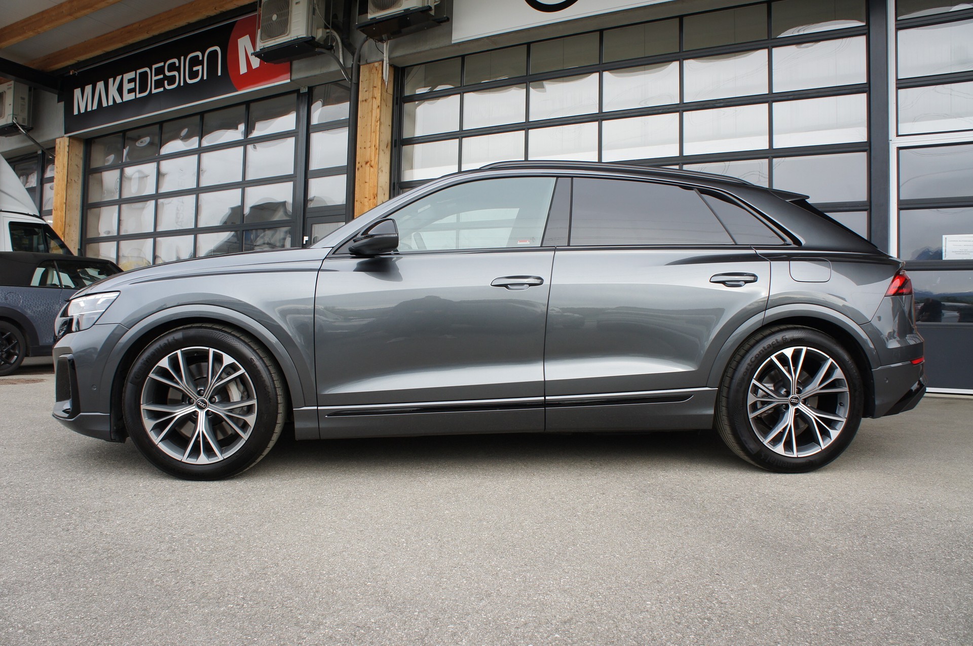 AUDI Q8 55 TFSI e quattro PHEV tiptronic-showroom-element-1