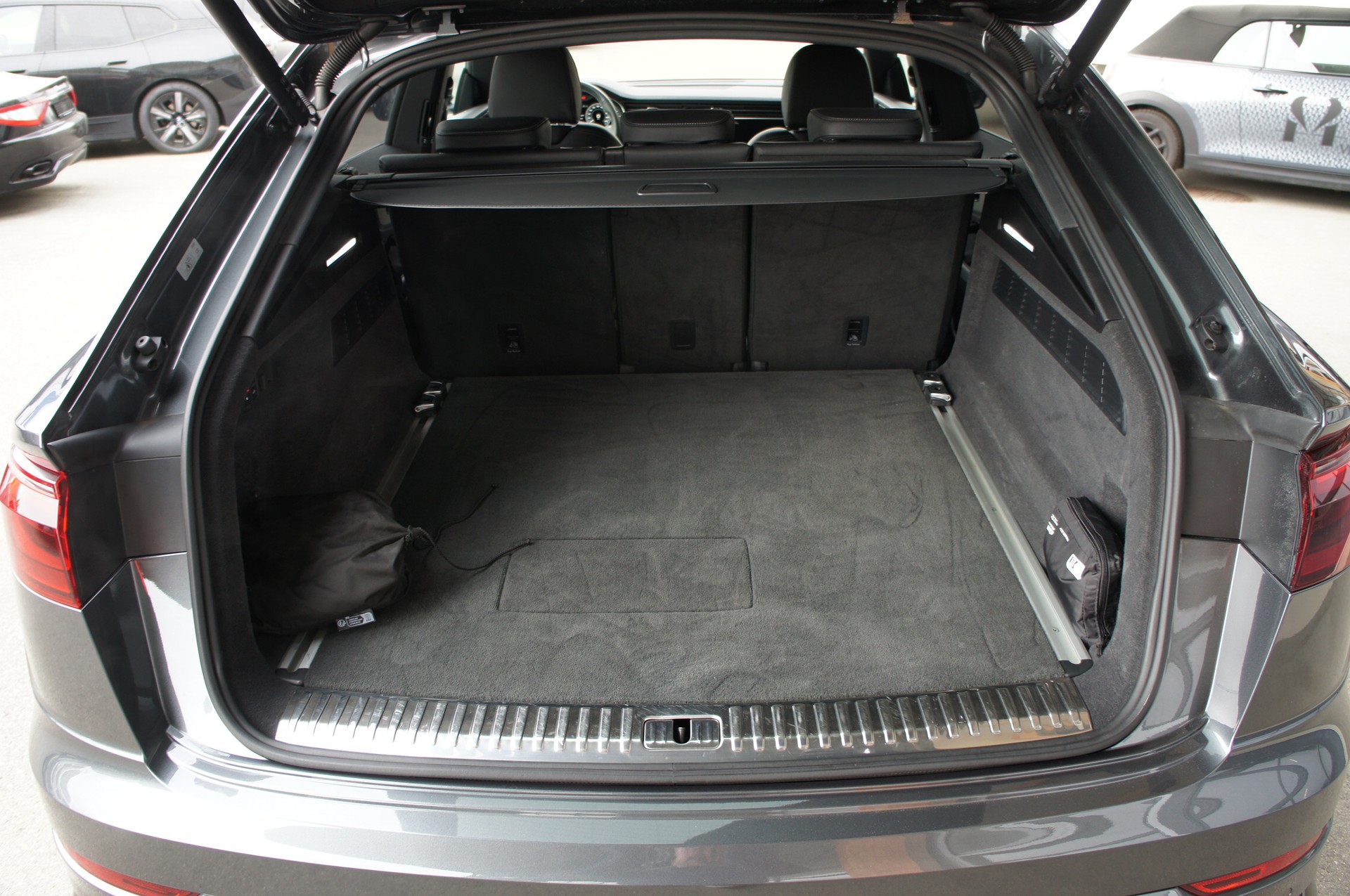 AUDI Q8 55 TFSI e quattro PHEV tiptronic-image-11
