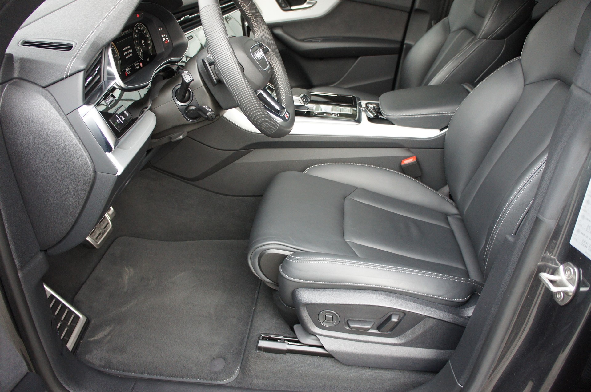 AUDI Q8 55 TFSI e quattro PHEV tiptronic-image-15