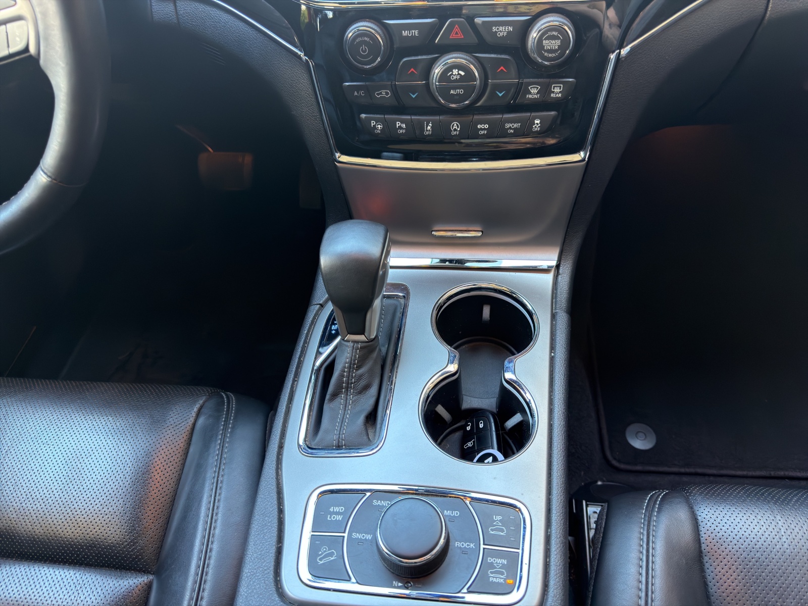 JEEP Grand Cherokee 3.0 CRD 250 Overland-image-11