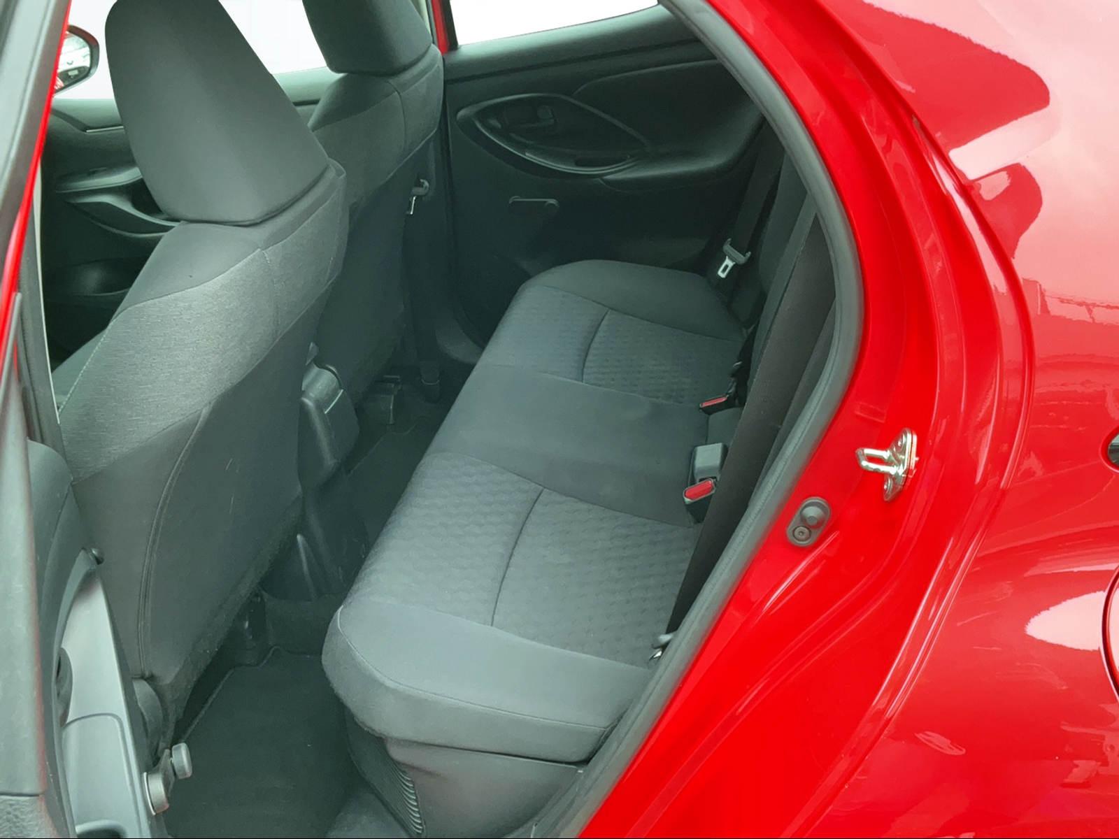 TOYOTA Yaris 1.5 VVT-i HSD Active-image-7