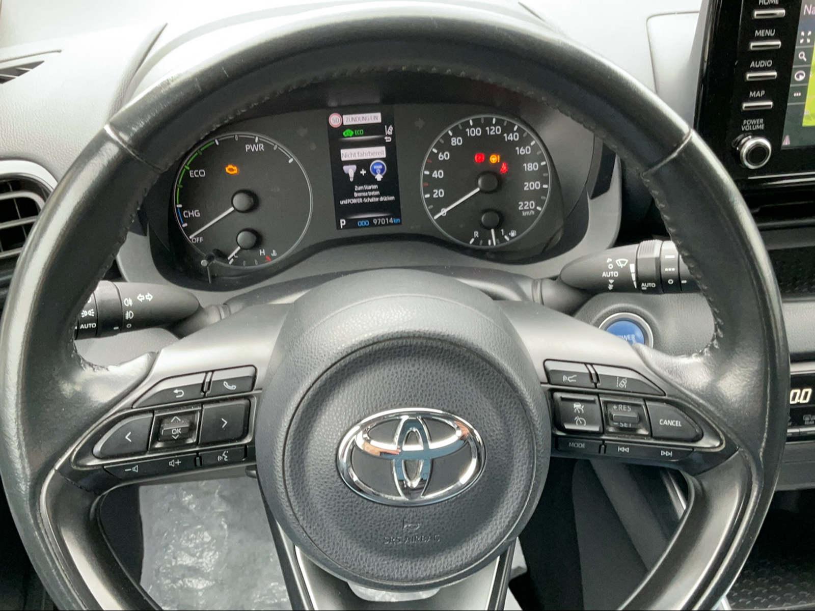 TOYOTA Yaris 1.5 VVT-i HSD Active-image-3
