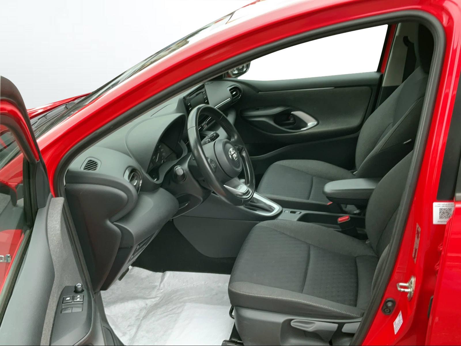 TOYOTA Yaris 1.5 VVT-i HSD Active-image-4