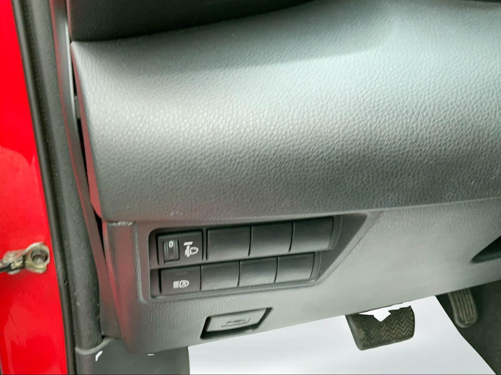 TOYOTA Yaris 1.5 VVT-i HSD Active-image-9
