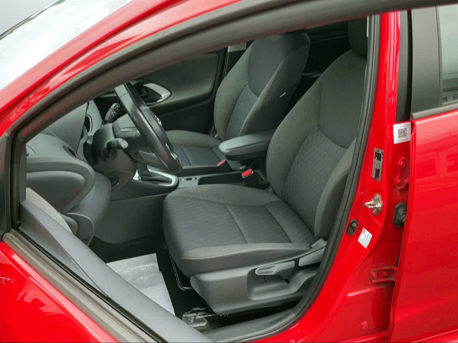 TOYOTA Yaris 1.5 VVT-i HSD Active-image-6