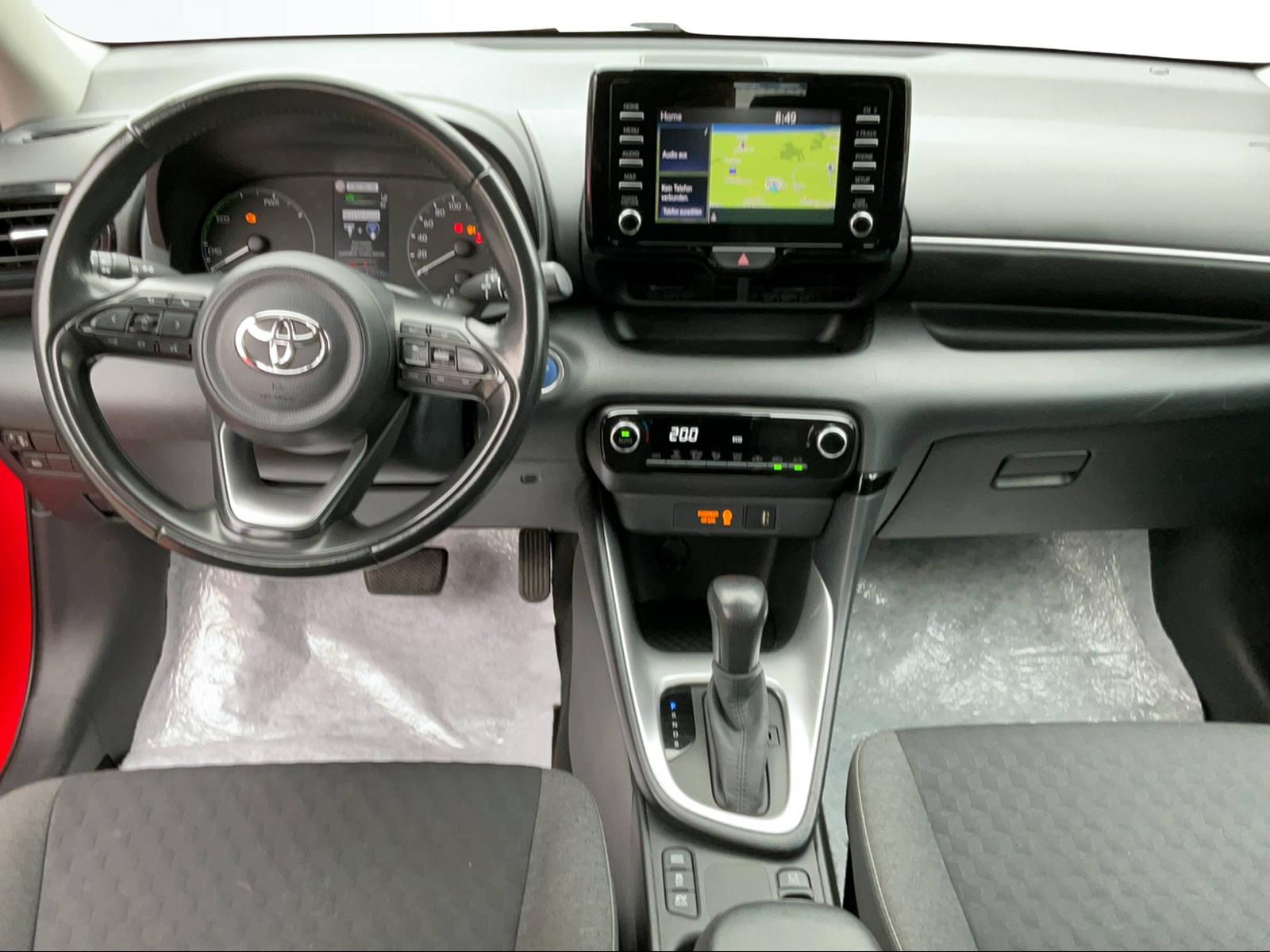 TOYOTA Yaris 1.5 VVT-i HSD Active-image-2