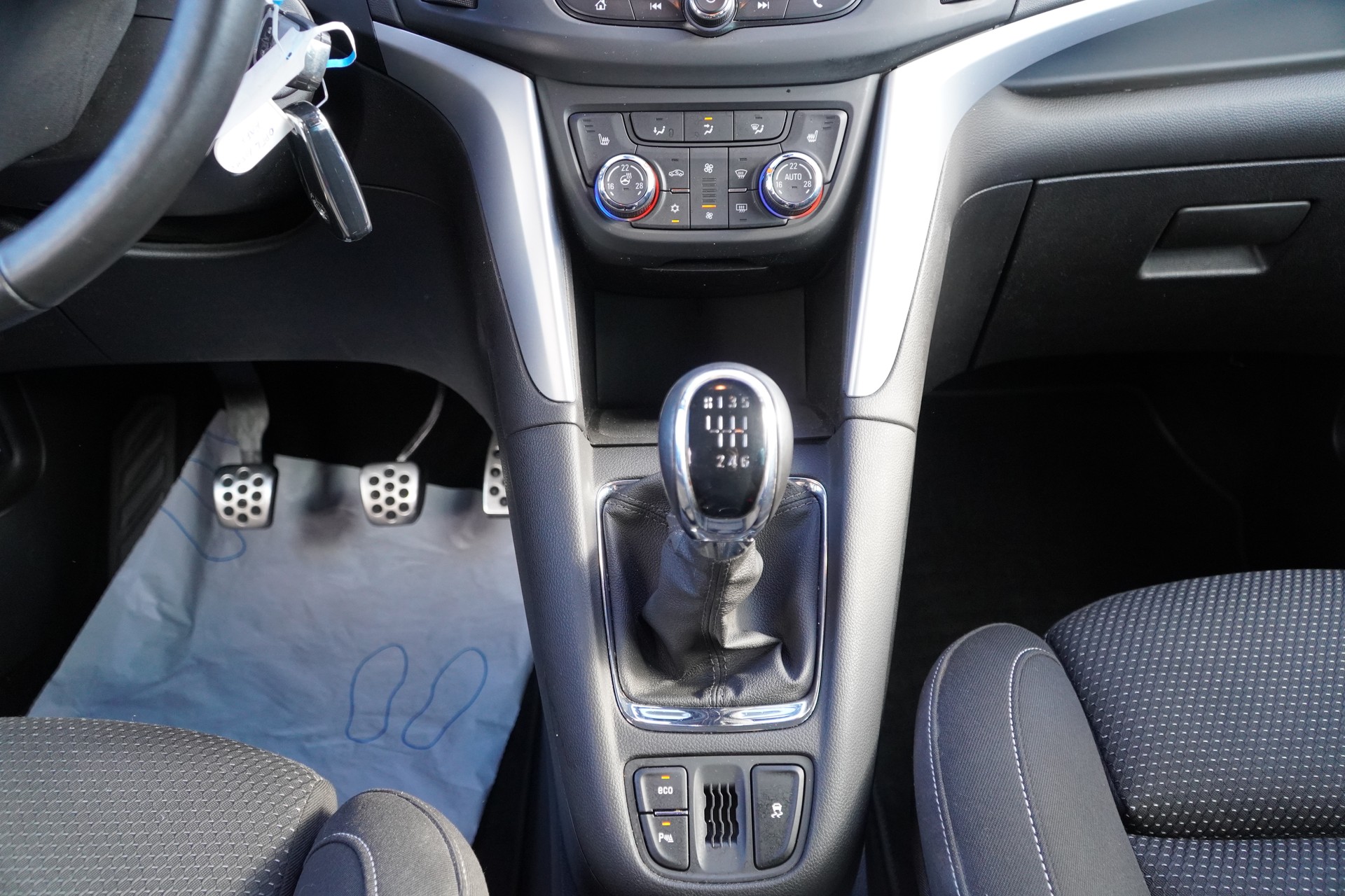 OPEL Zafira 1.6i 16V Turbo OPC Line-image-22