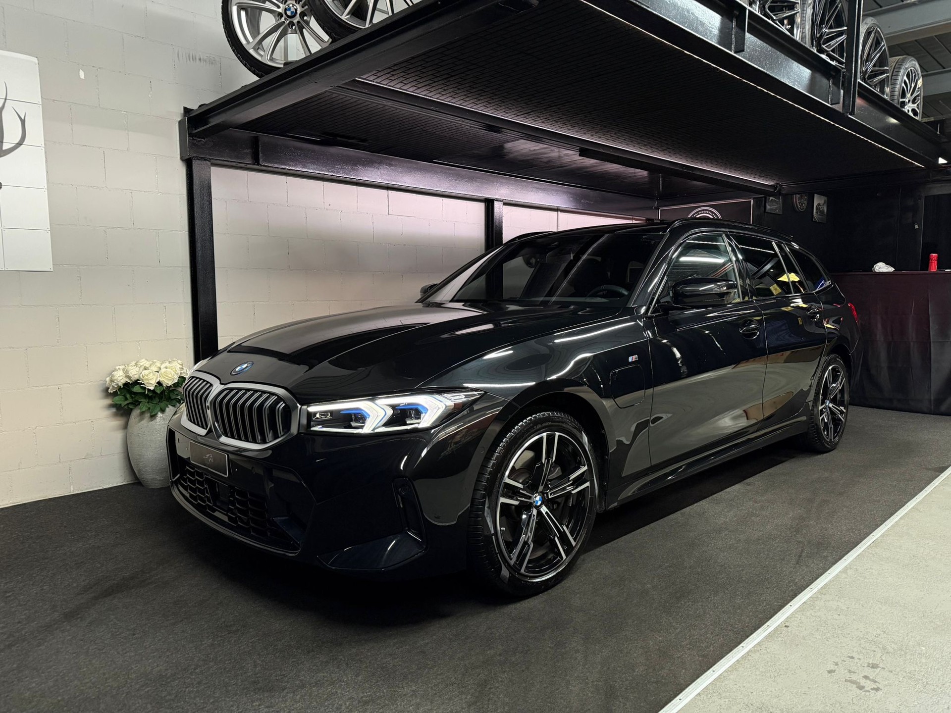 BMW 330e x DriveTouring Steptronic M Sport. / Werksgarantie 36 monate / Gratis Service bis 100'000 km