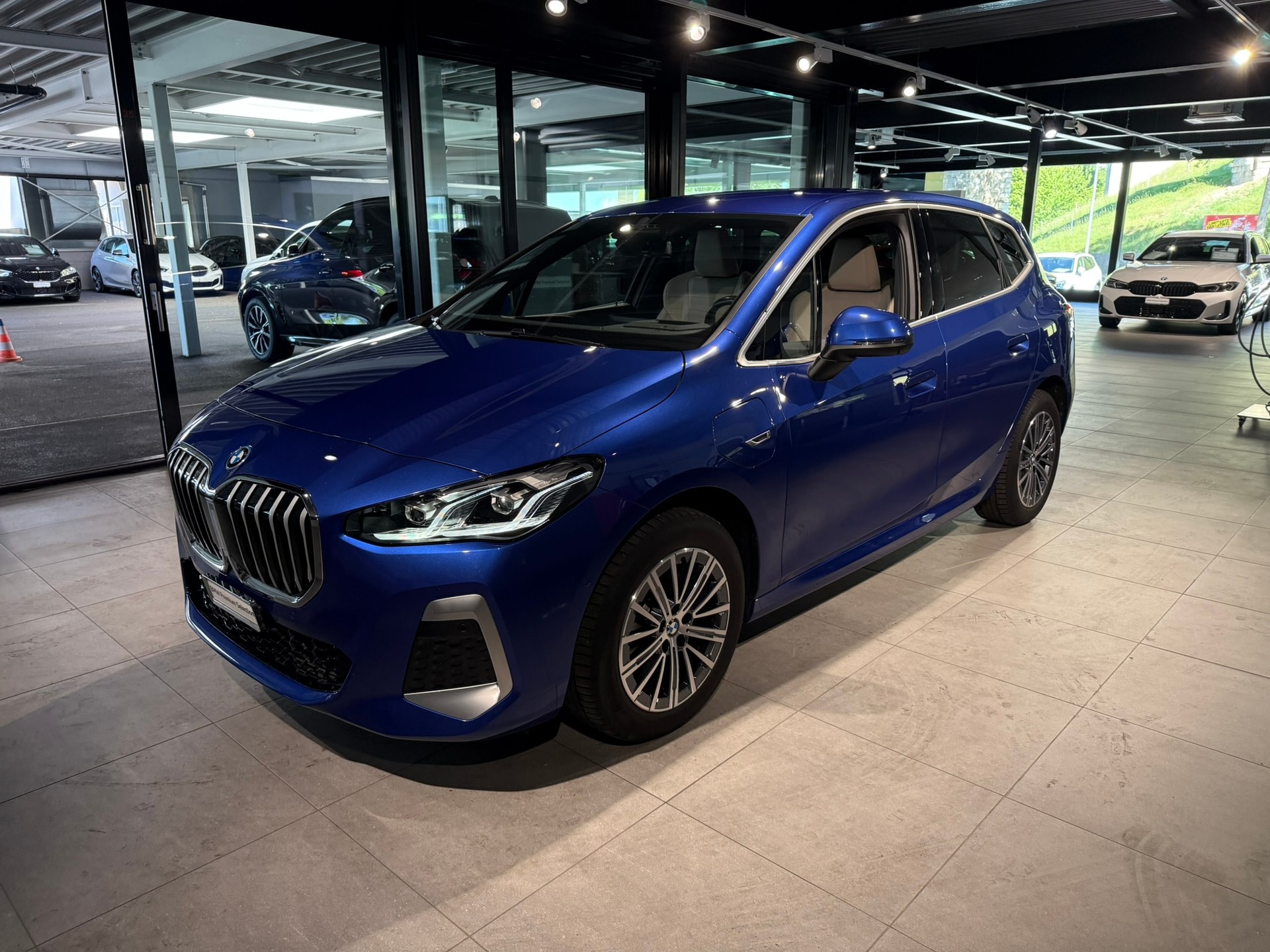 BMW 230e xDrive Active Tourer M Sport-image-7