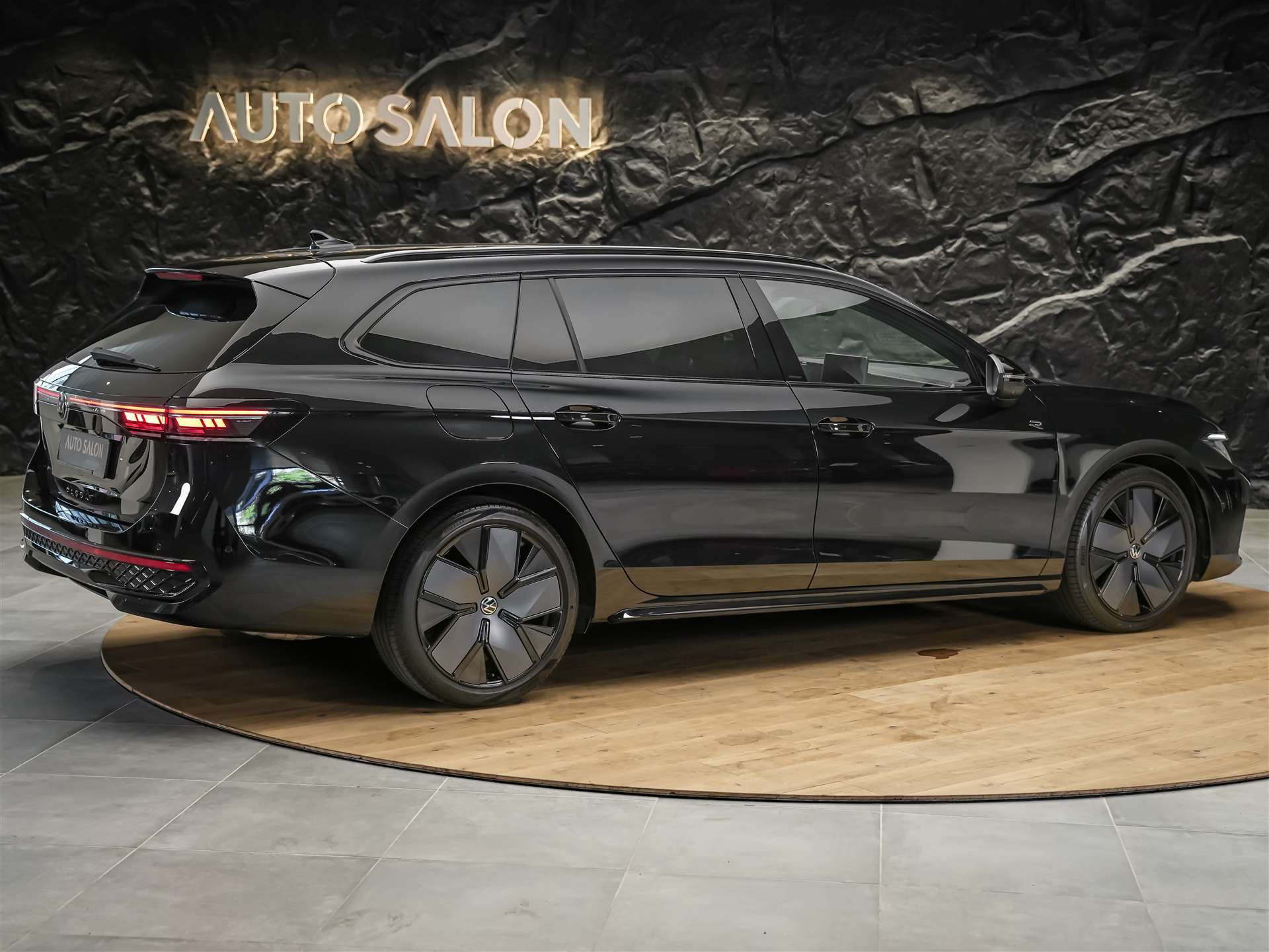 VW Passat Variant 2.0 TSI R-Line DSG 4motion *Massage*AHK*Head-UP*Standheizung*-image-5
