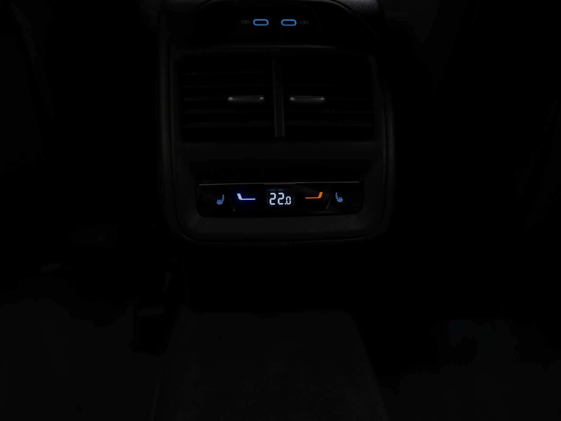 VW Passat Variant 2.0 TSI R-Line DSG 4motion *Massage*AHK*Head-UP*Standheizung*-image-14
