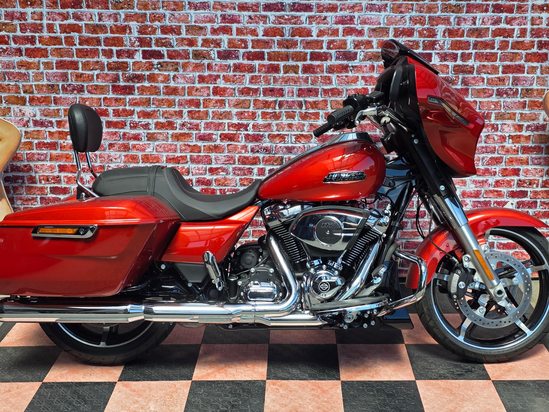 HARLEY-DAVIDSON FLHX Street Glide 117-showroom-element-2