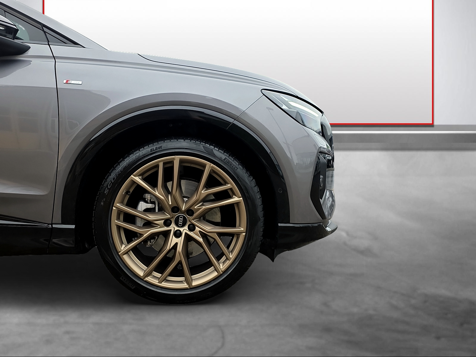 AUDI Q4 e-tron 50 quattro-image-14