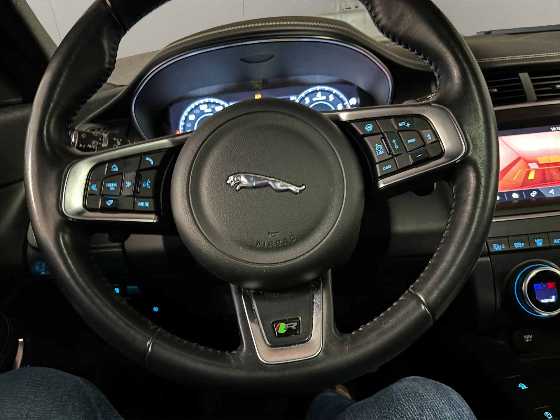 JAGUAR E-Pace 2.0 P250 R-Dynamic S AWD Automatik-image-6