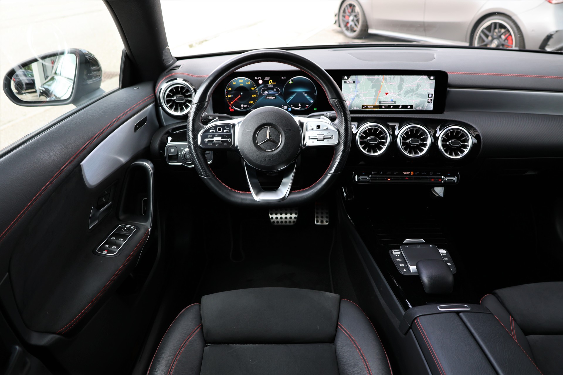 MERCEDES-BENZ CLA Shooting Brake 220 d 4Matic AMG Line (CH)-image-13