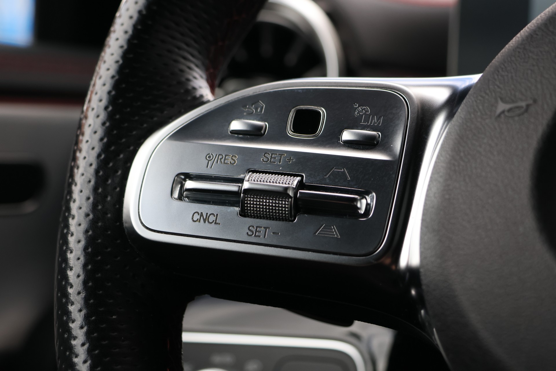 MERCEDES-BENZ CLA Shooting Brake 220 d 4Matic AMG Line (CH)-image-15