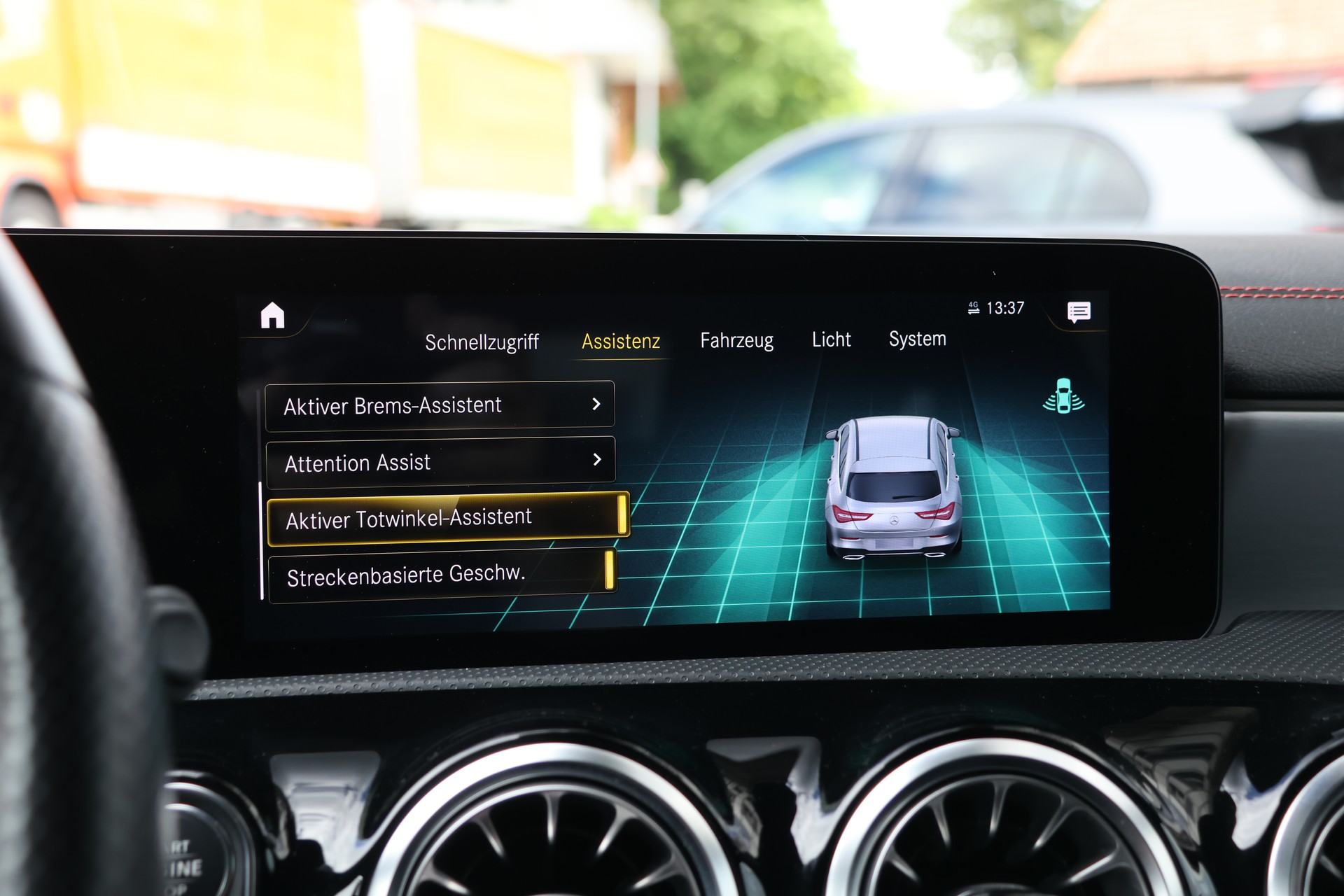 MERCEDES-BENZ CLA Shooting Brake 220 d 4Matic AMG Line (CH)-image-22