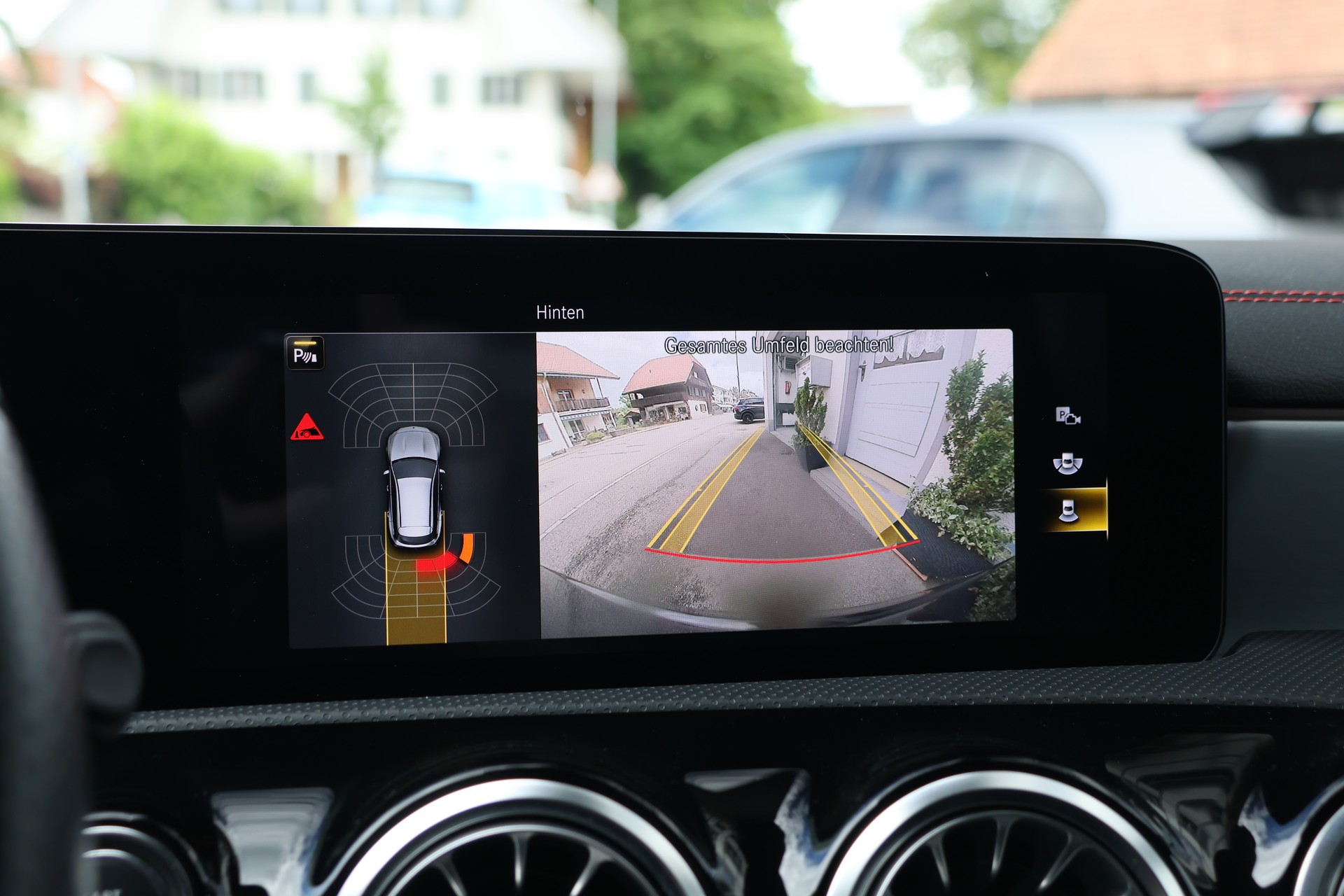 MERCEDES-BENZ CLA Shooting Brake 220 d 4Matic AMG Line (CH)-image-19