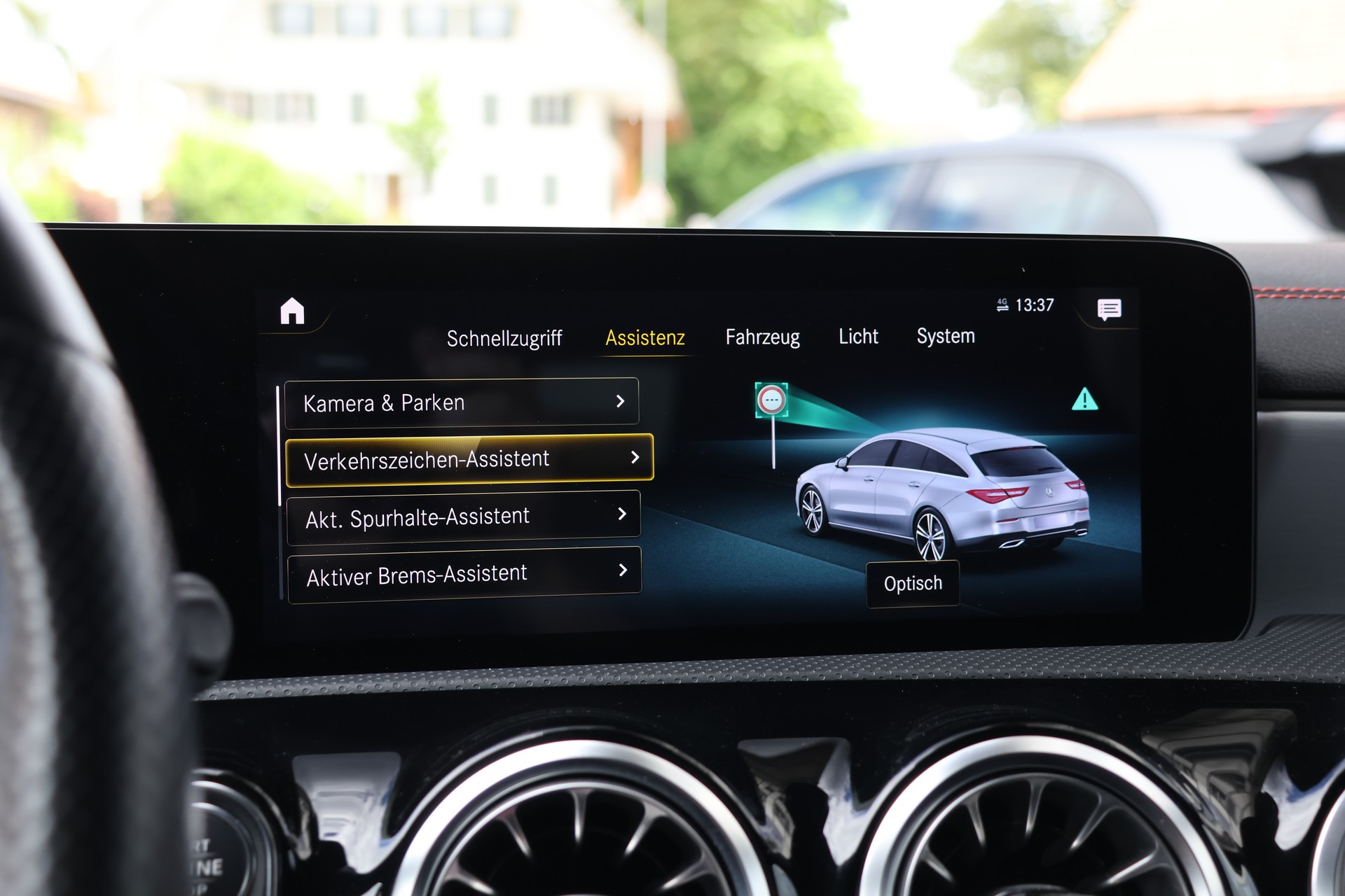 MERCEDES-BENZ CLA Shooting Brake 220 d 4Matic AMG Line (CH)-image-21