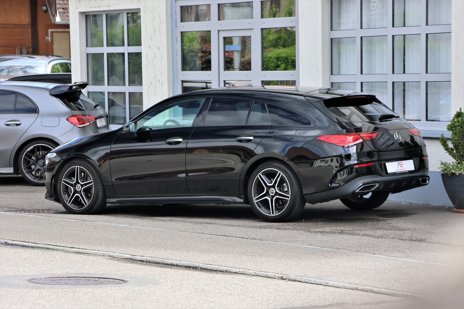 MERCEDES-BENZ CLA Shooting Brake 220 d 4Matic AMG Line (CH)-image-4
