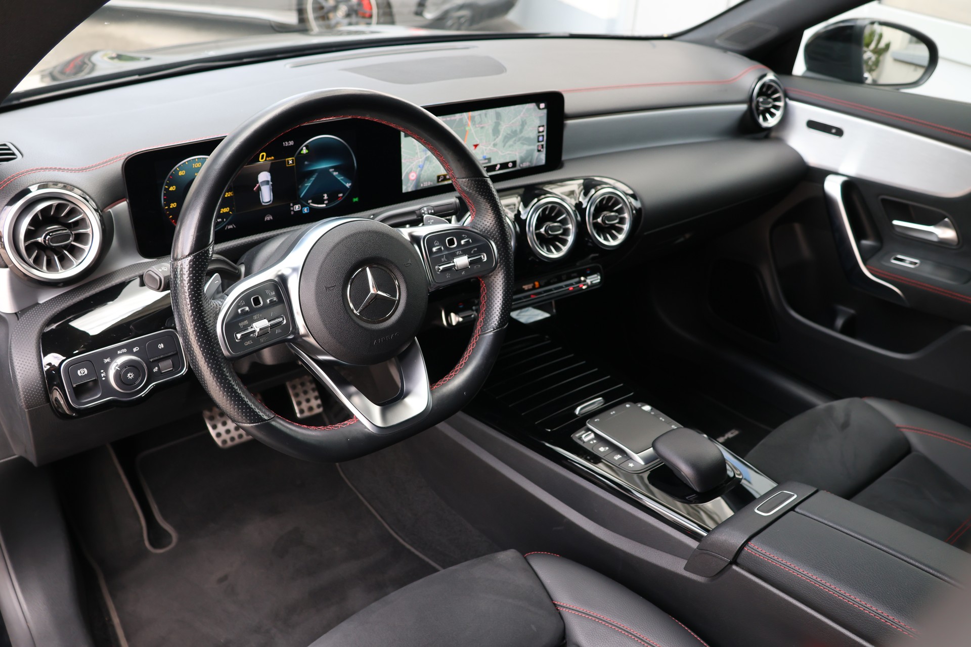 MERCEDES-BENZ CLA Shooting Brake 220 d 4Matic AMG Line (CH)-image-9