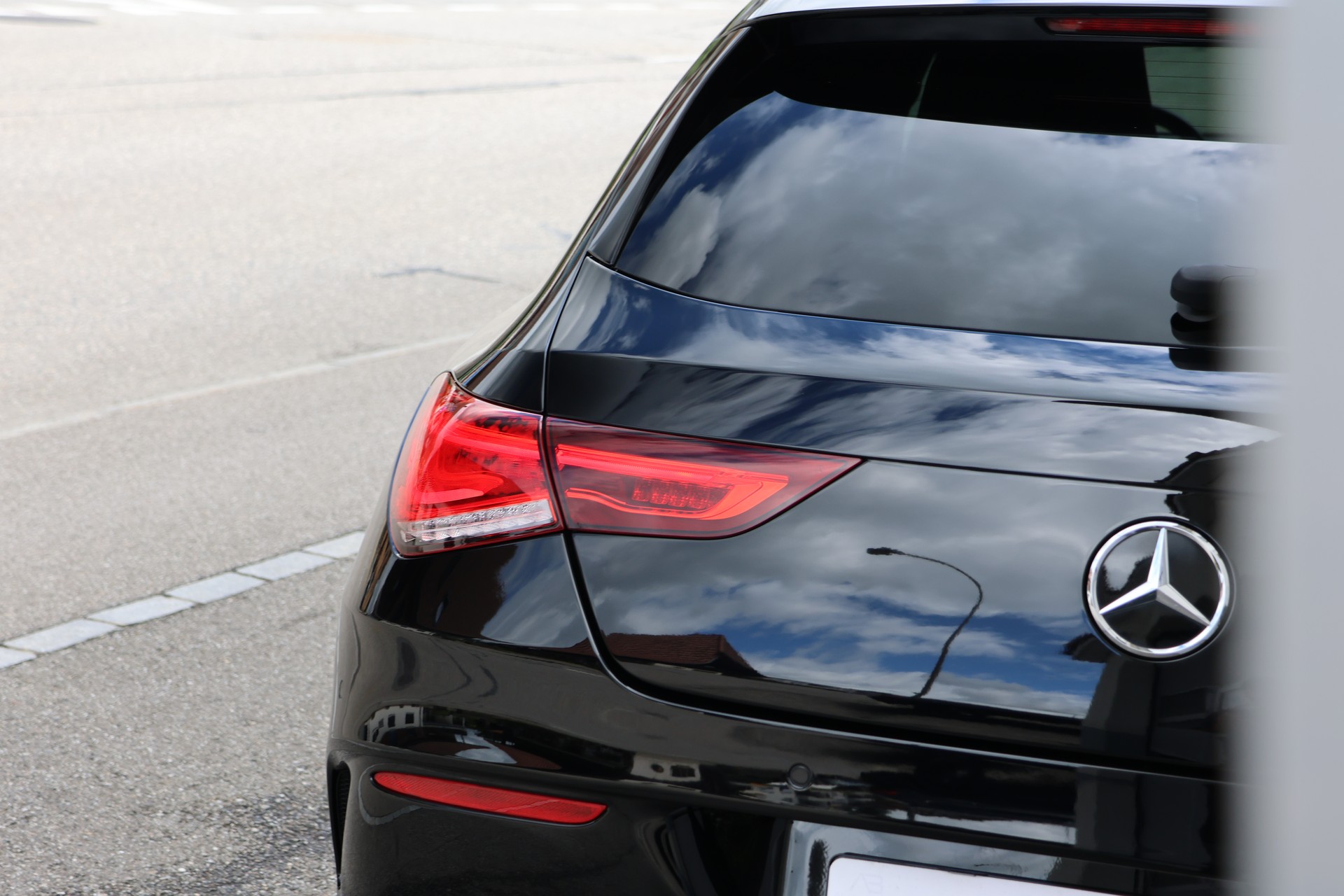 MERCEDES-BENZ CLA Shooting Brake 220 d 4Matic AMG Line (CH)-image-5