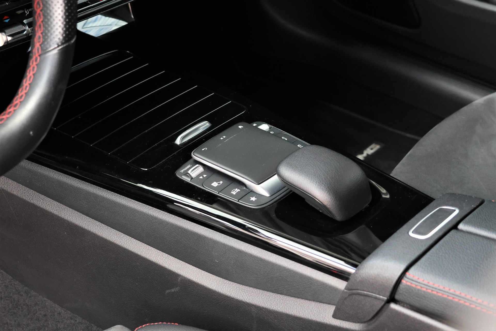 MERCEDES-BENZ CLA Shooting Brake 220 d 4Matic AMG Line (CH)-image-10