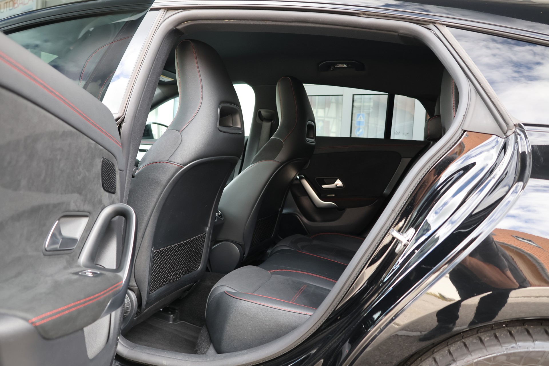 MERCEDES-BENZ CLA Shooting Brake 220 d 4Matic AMG Line (CH)-image-12